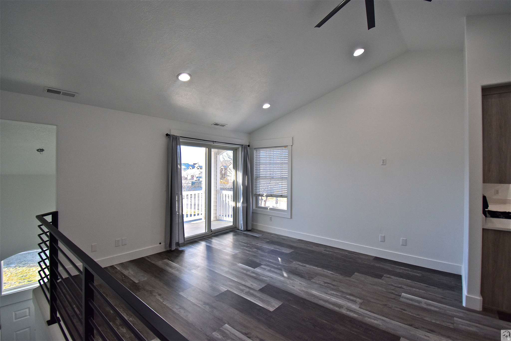 FIVE STAR CONDO - Residential