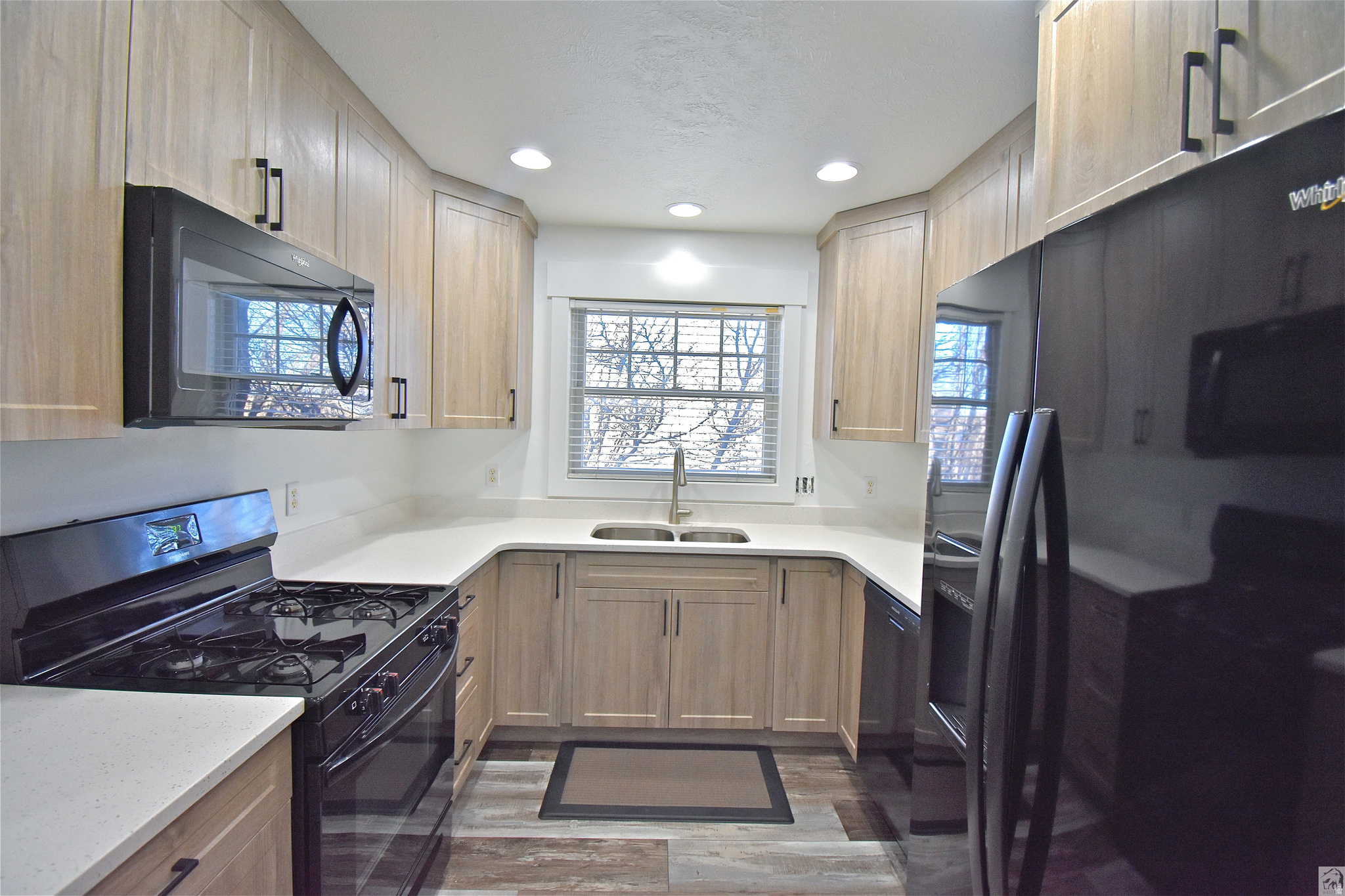 FIVE STAR CONDO - Residential