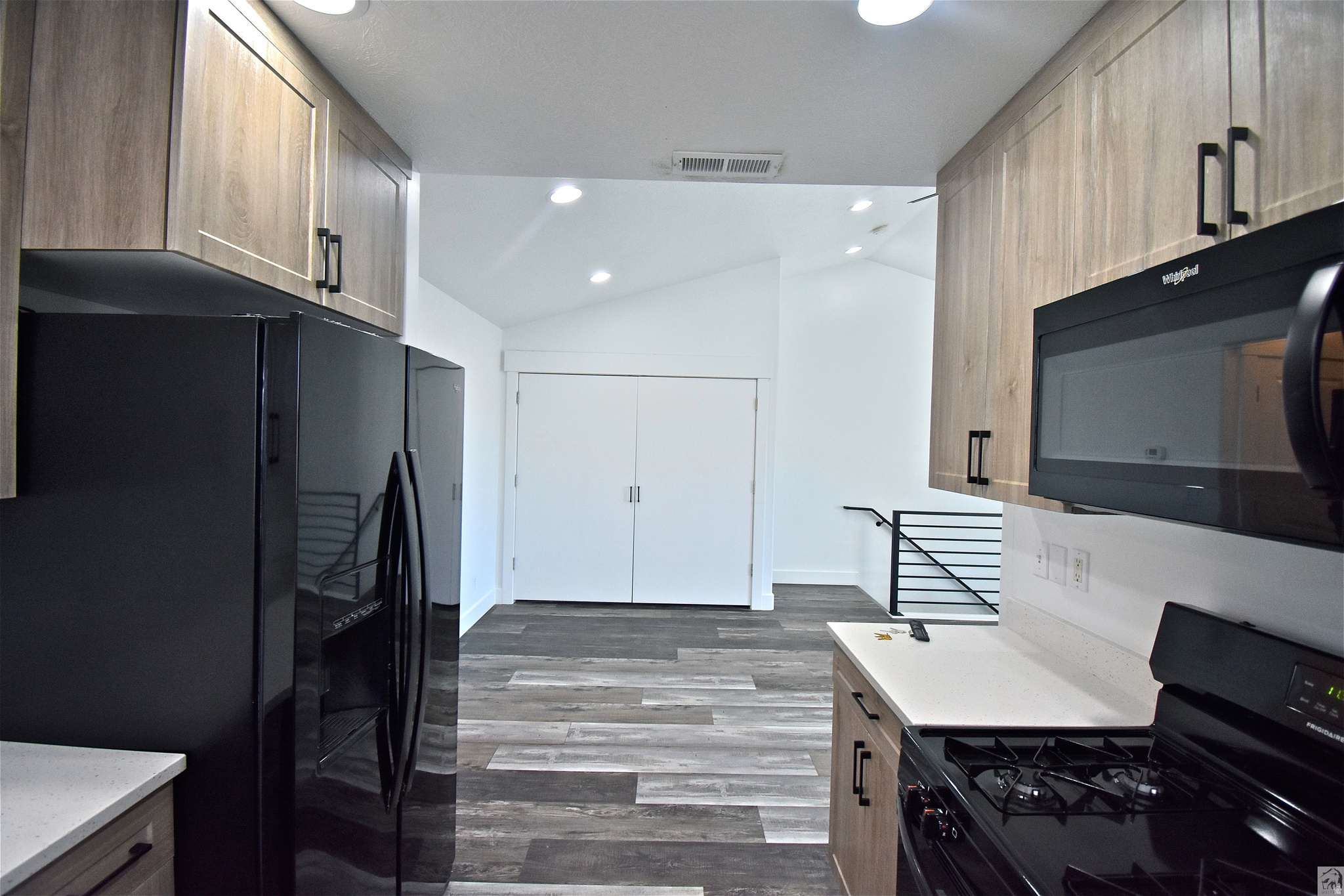 FIVE STAR CONDO - Residential