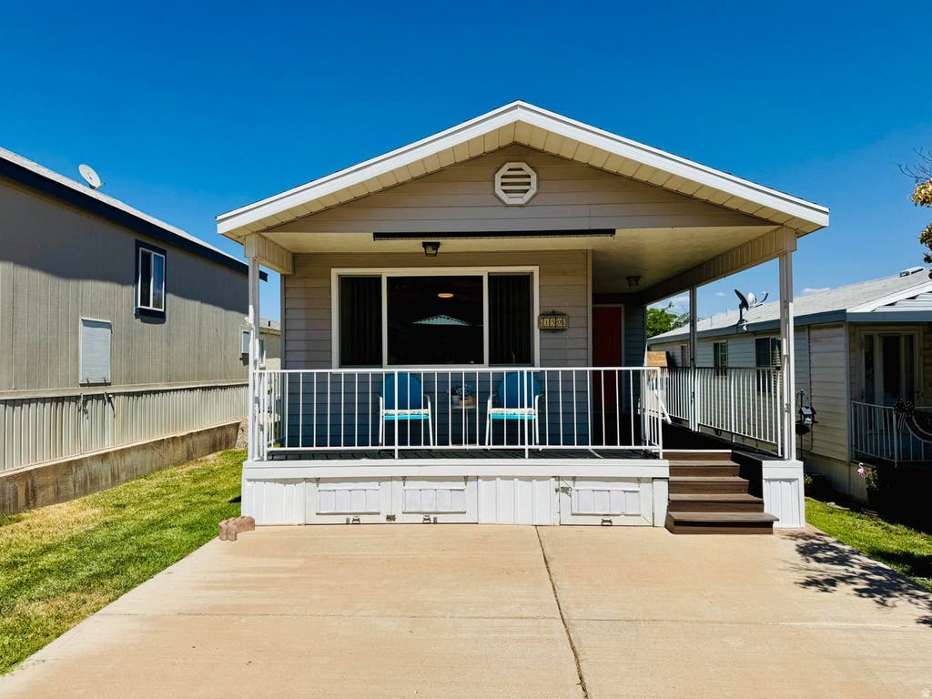 Photo of 1150 W RED HILLS PKWY #150, Washington, UT 84780 (MLS # 2170127)