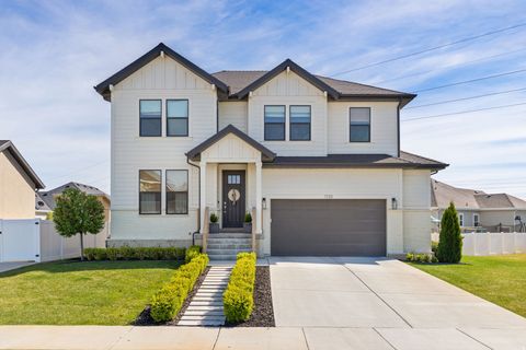 Photo of 1733 W SCOTTISH PINE WAY, Layton, UT 84041 (MLS # 2149236)