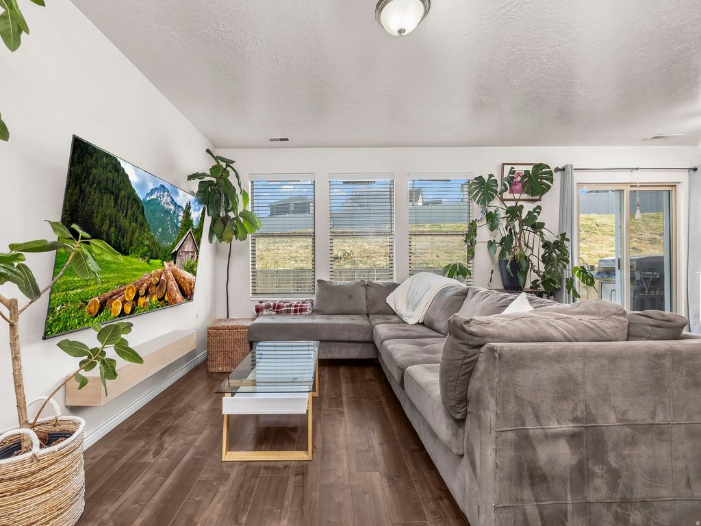 Photo of 1222 FIREFLY DR, Spanish Fork, UT 84660 (MLS # 2124428)