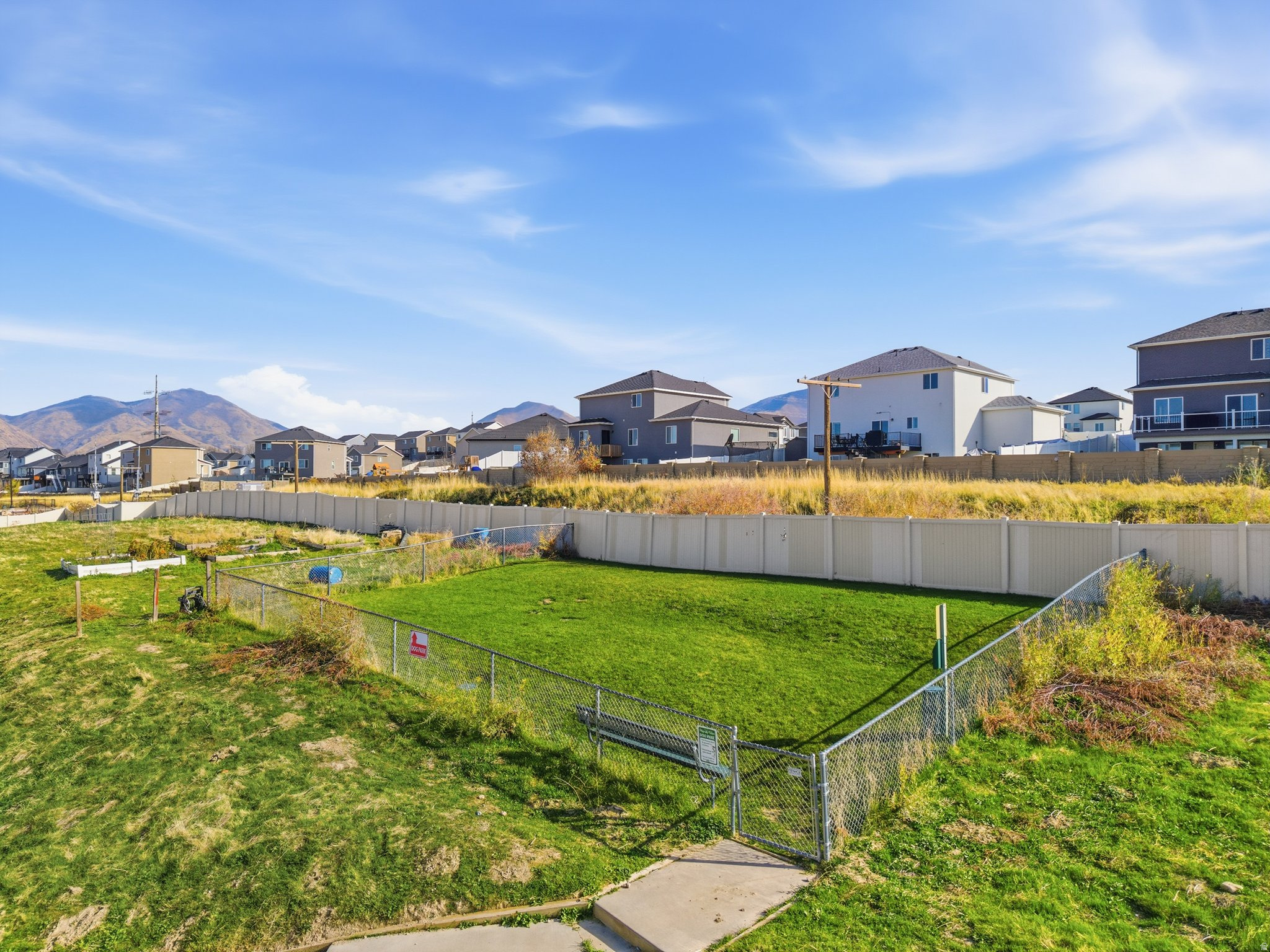 WHISPERING WILLOW - Residential