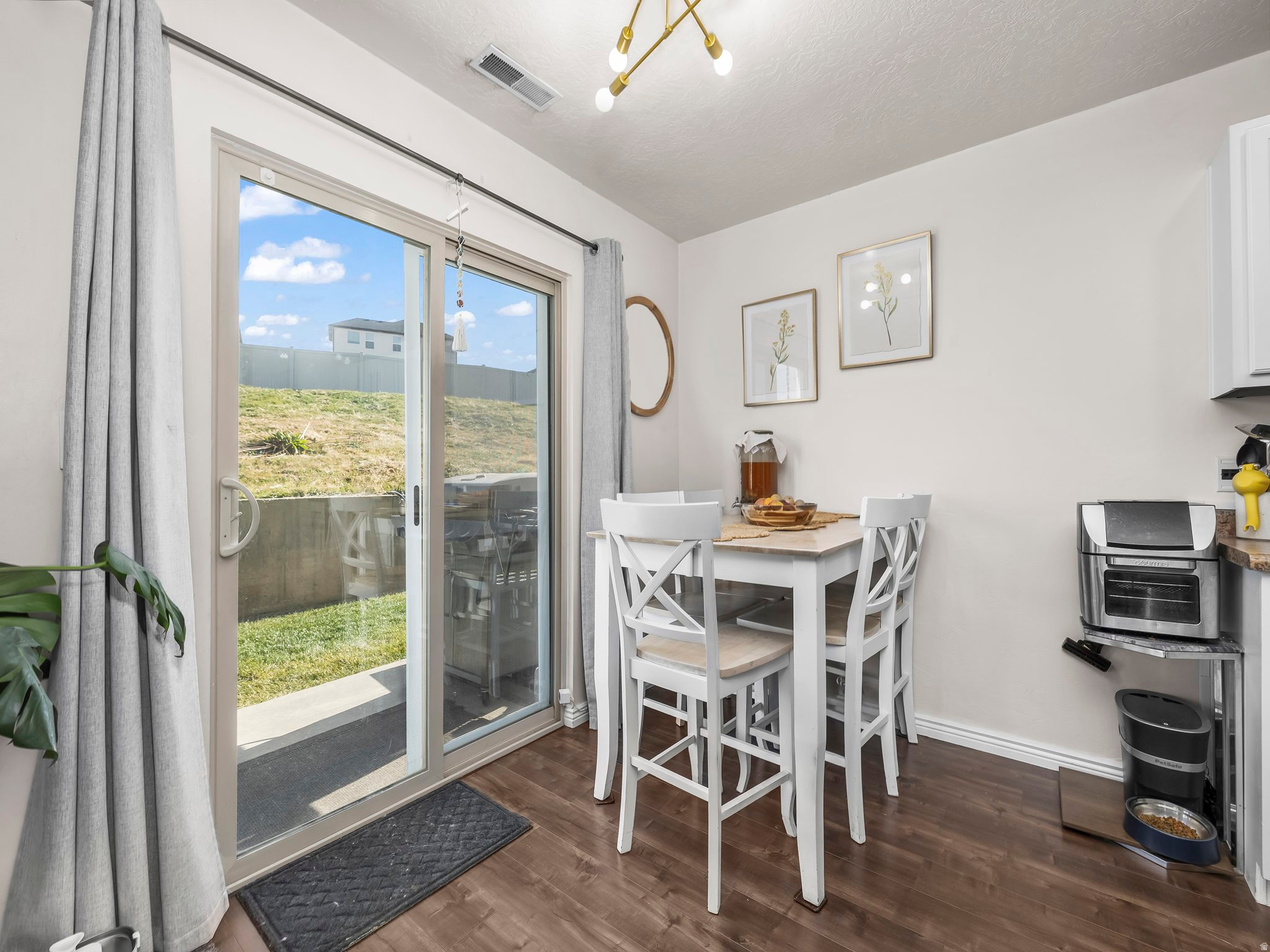 WHISPERING WILLOW - Residential