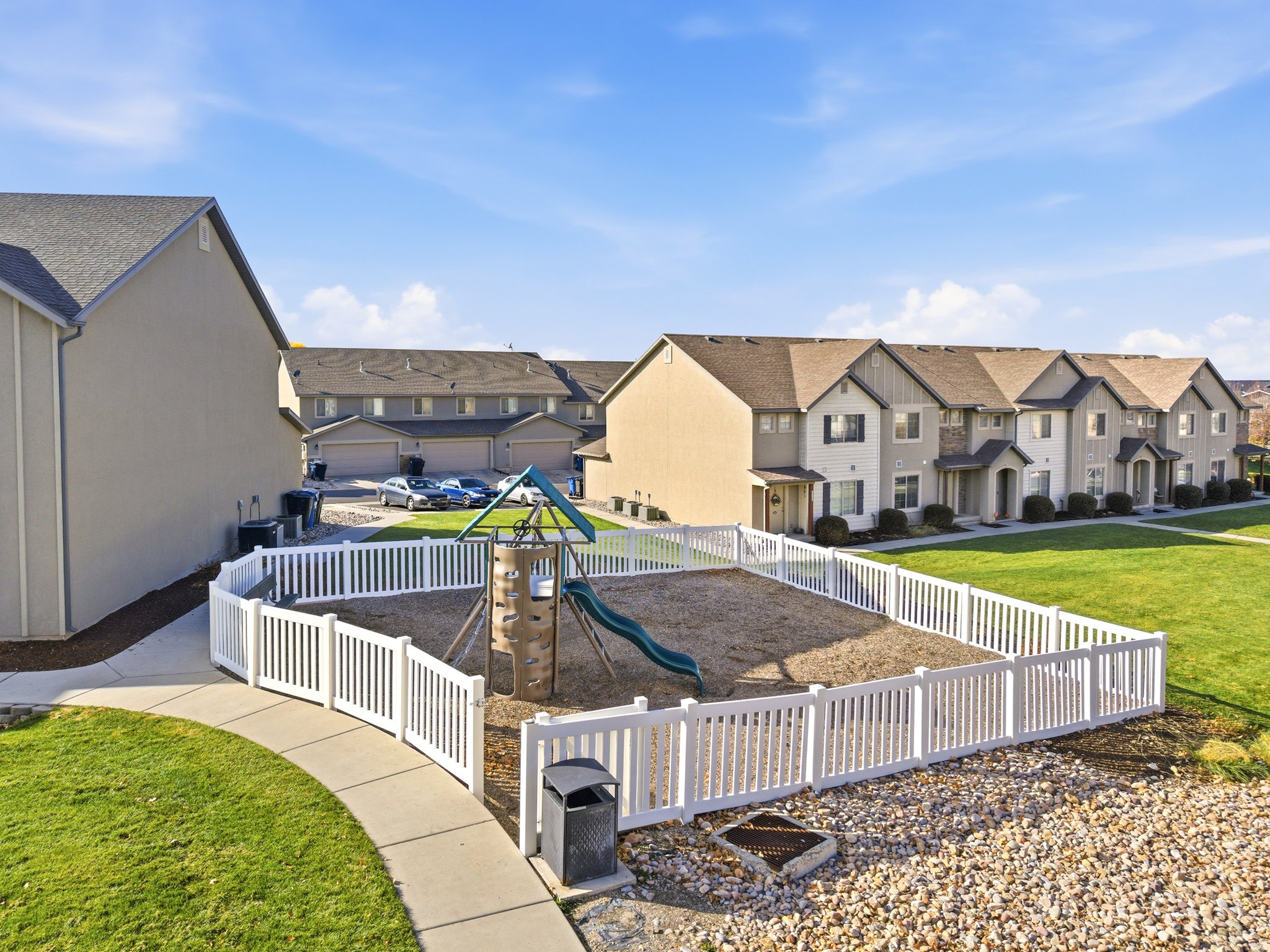 WHISPERING WILLOW - Residential