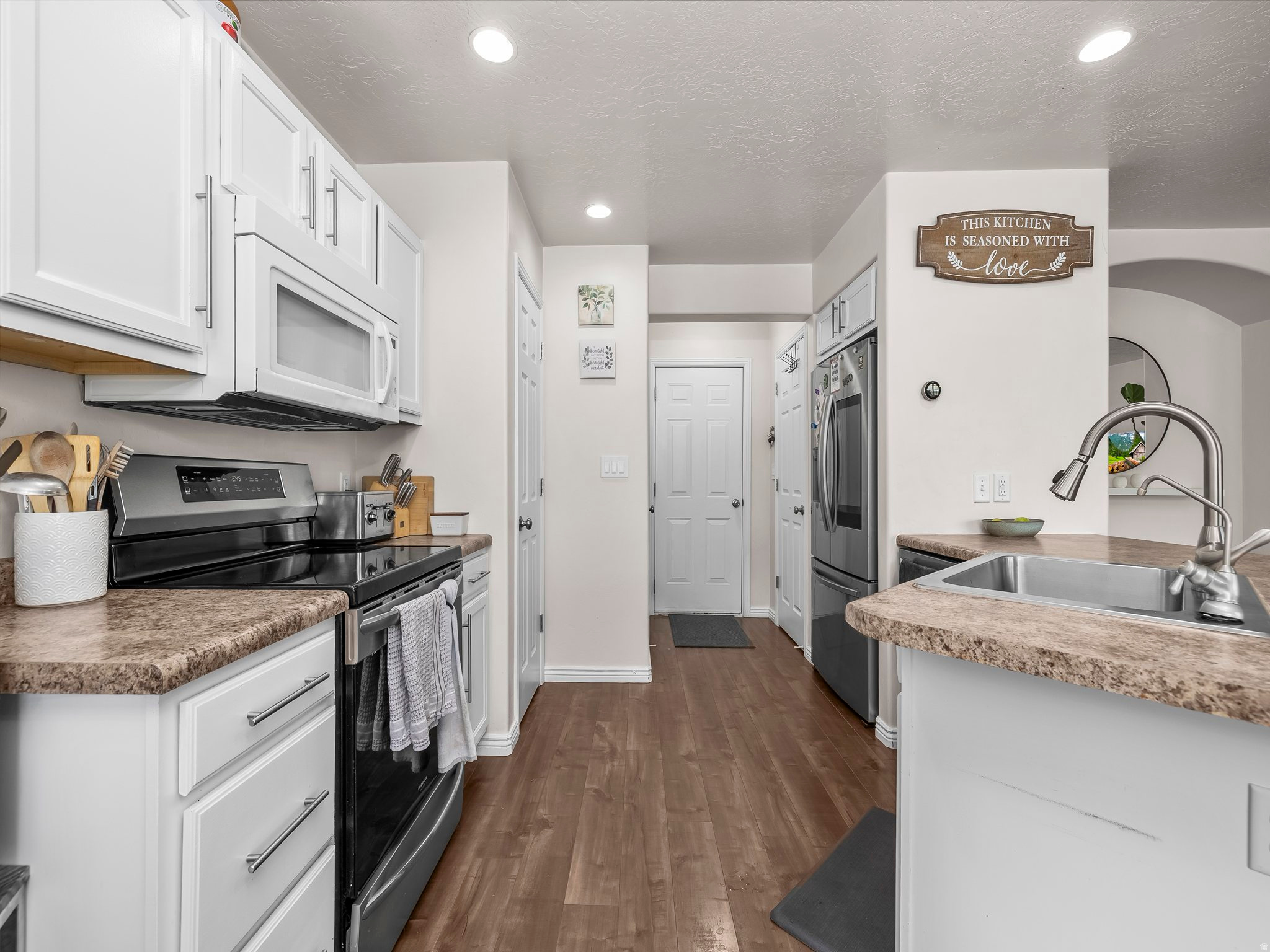 WHISPERING WILLOW - Residential