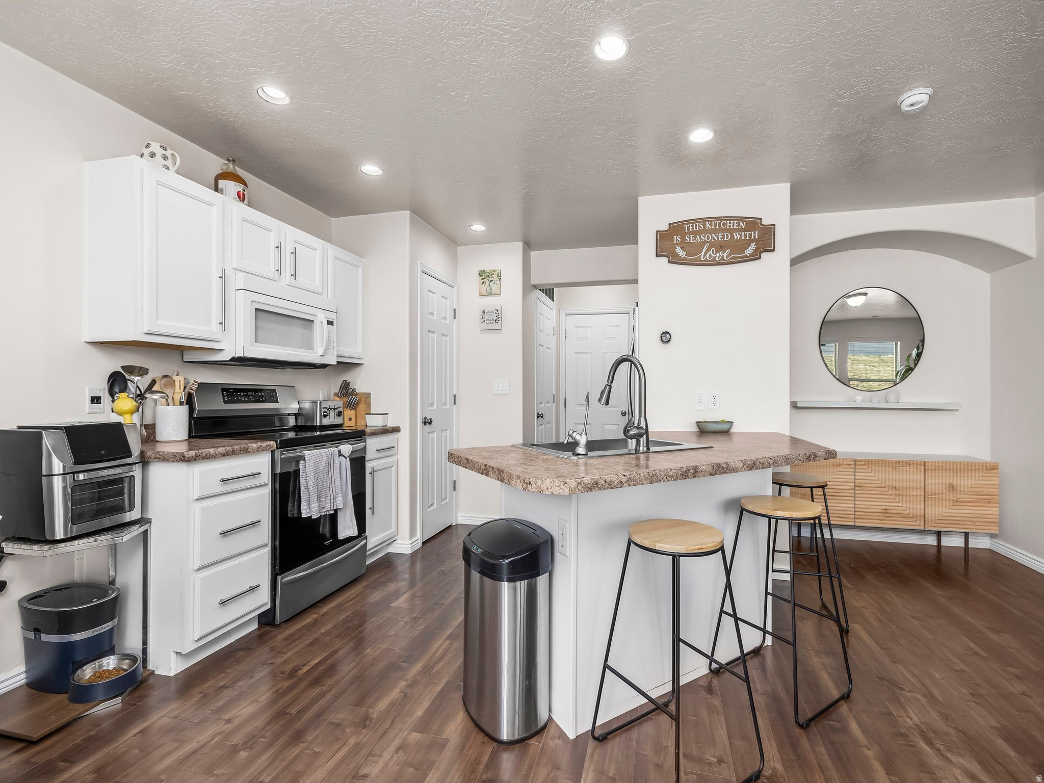 WHISPERING WILLOW - Residential