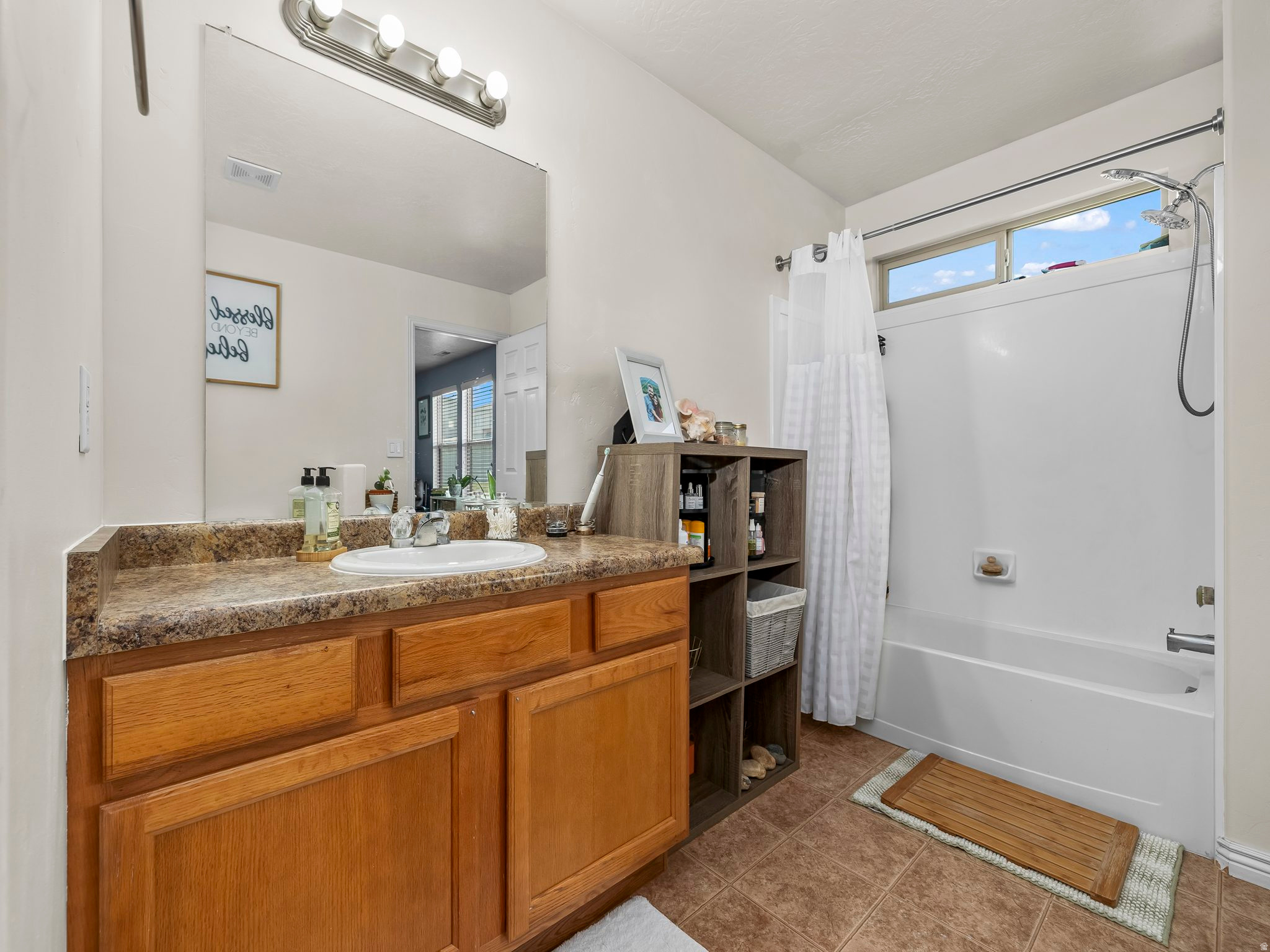 WHISPERING WILLOW - Residential