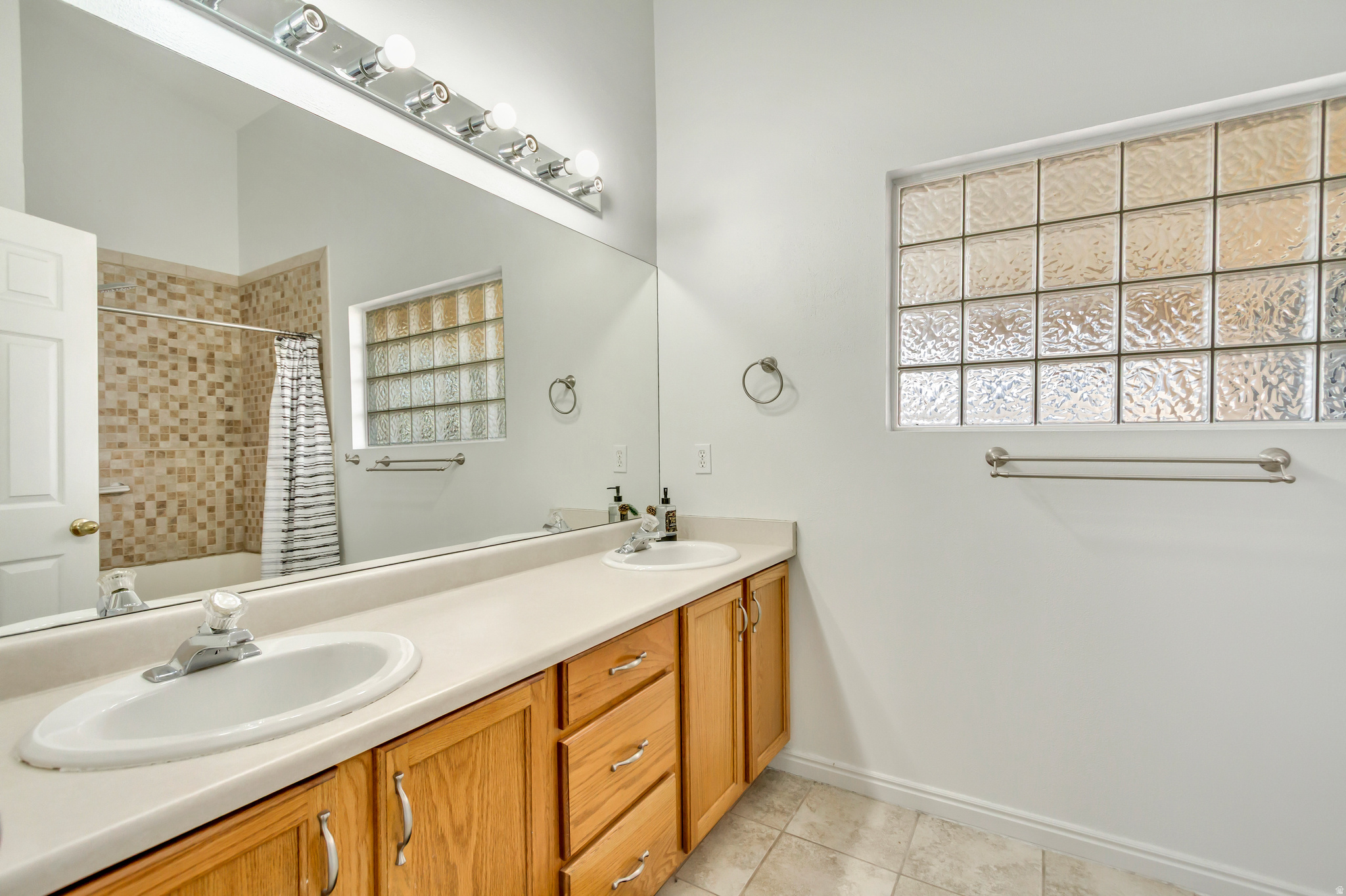 RIVERSIDE ESTATES - Residential