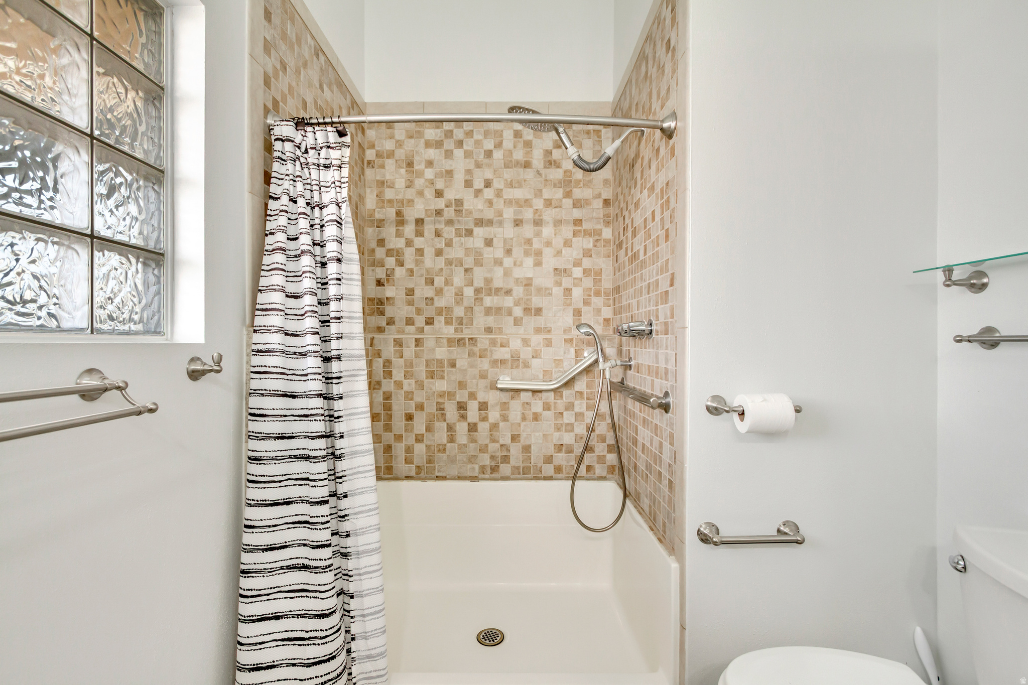 RIVERSIDE ESTATES - Residential