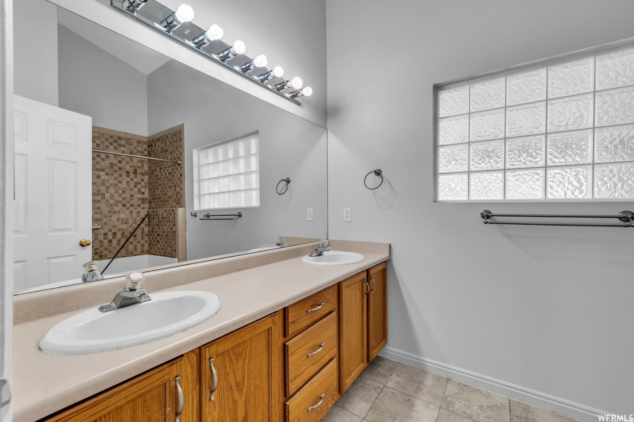 RIVERSIDE ESTATES - Residential