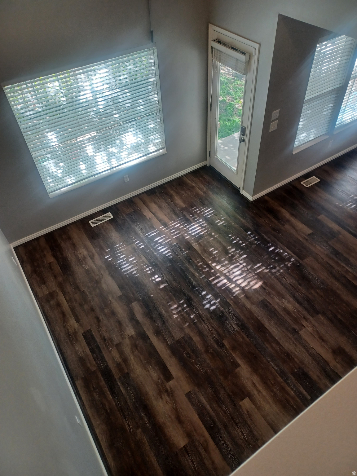 COUNTRY COTTAGES - Residential