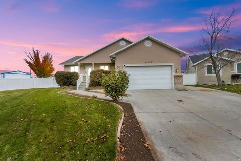 Photo of 11856 S COLES CAMP CIR, Herriman, UT 84096 (MLS # 2124110)