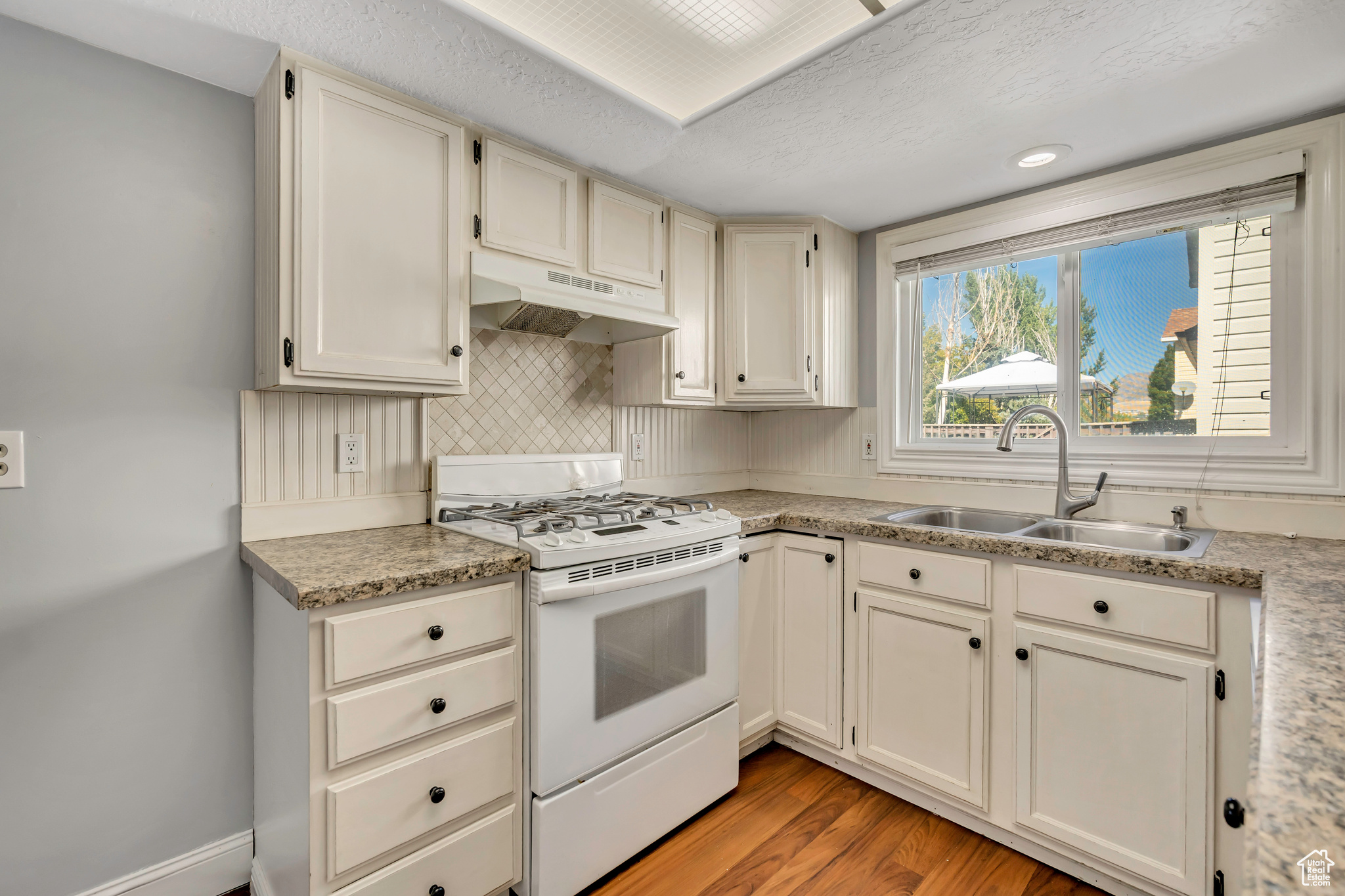 FAIRWAY PARK - Residential