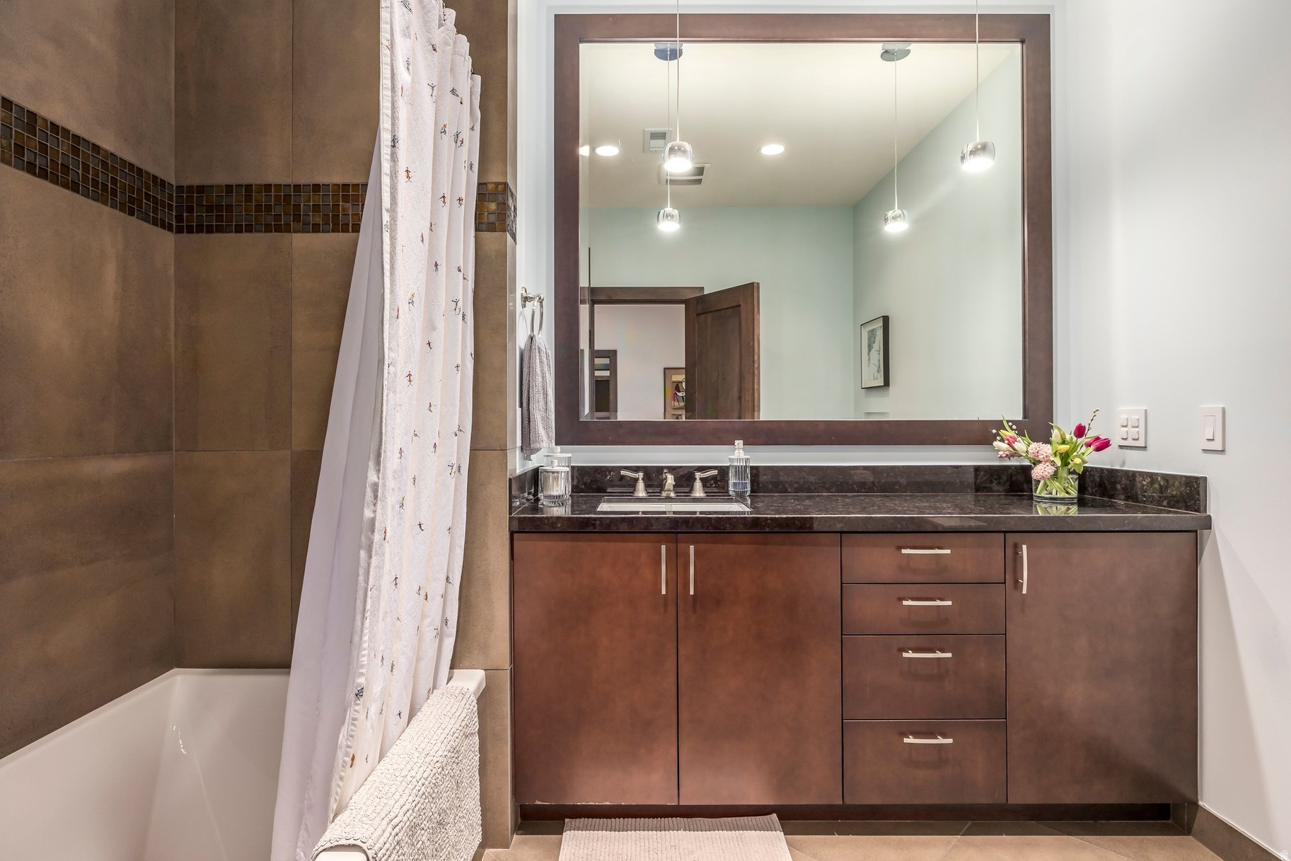 HIDDEN OAKS - Residential