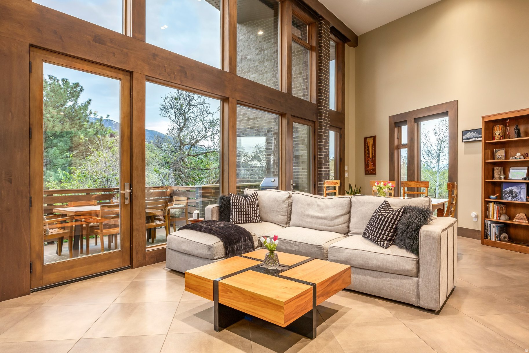 HIDDEN OAKS - Residential