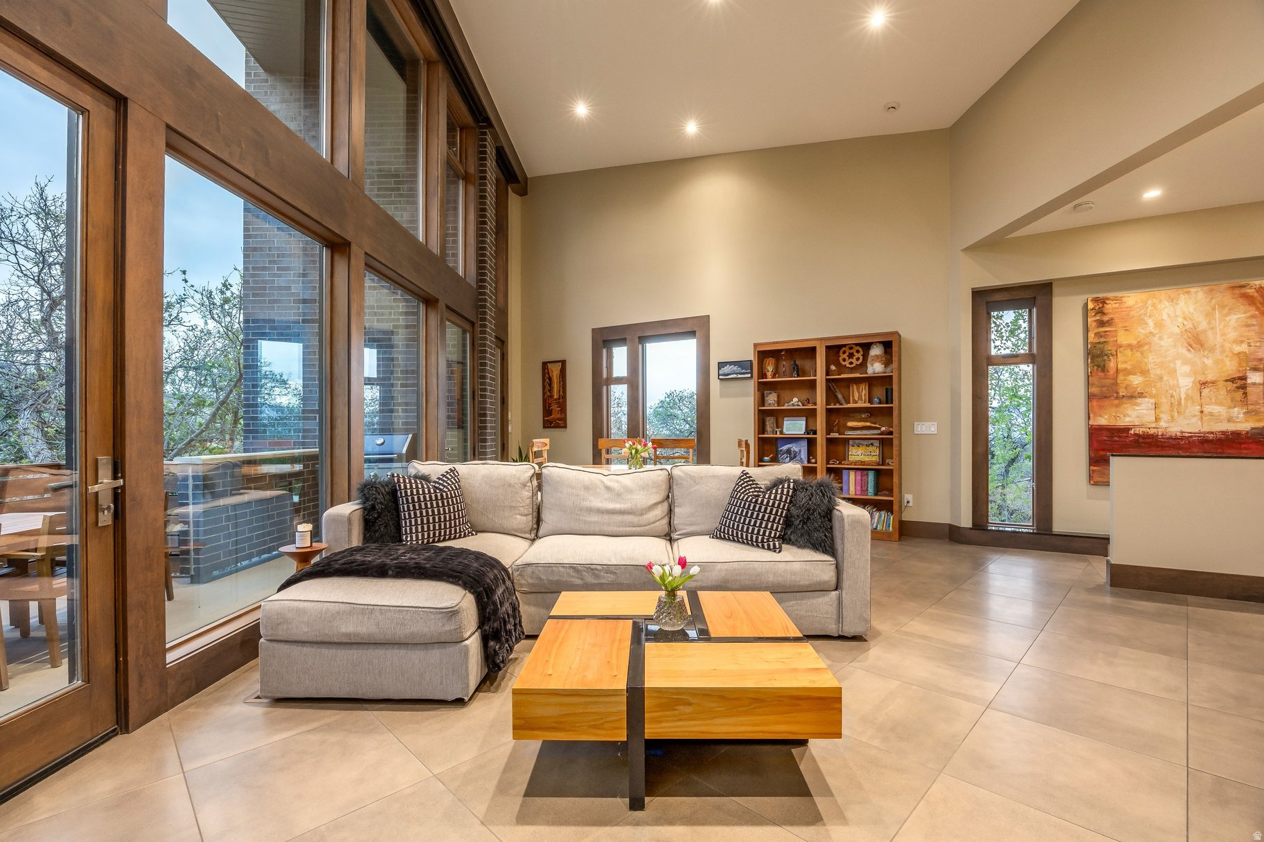 HIDDEN OAKS - Residential