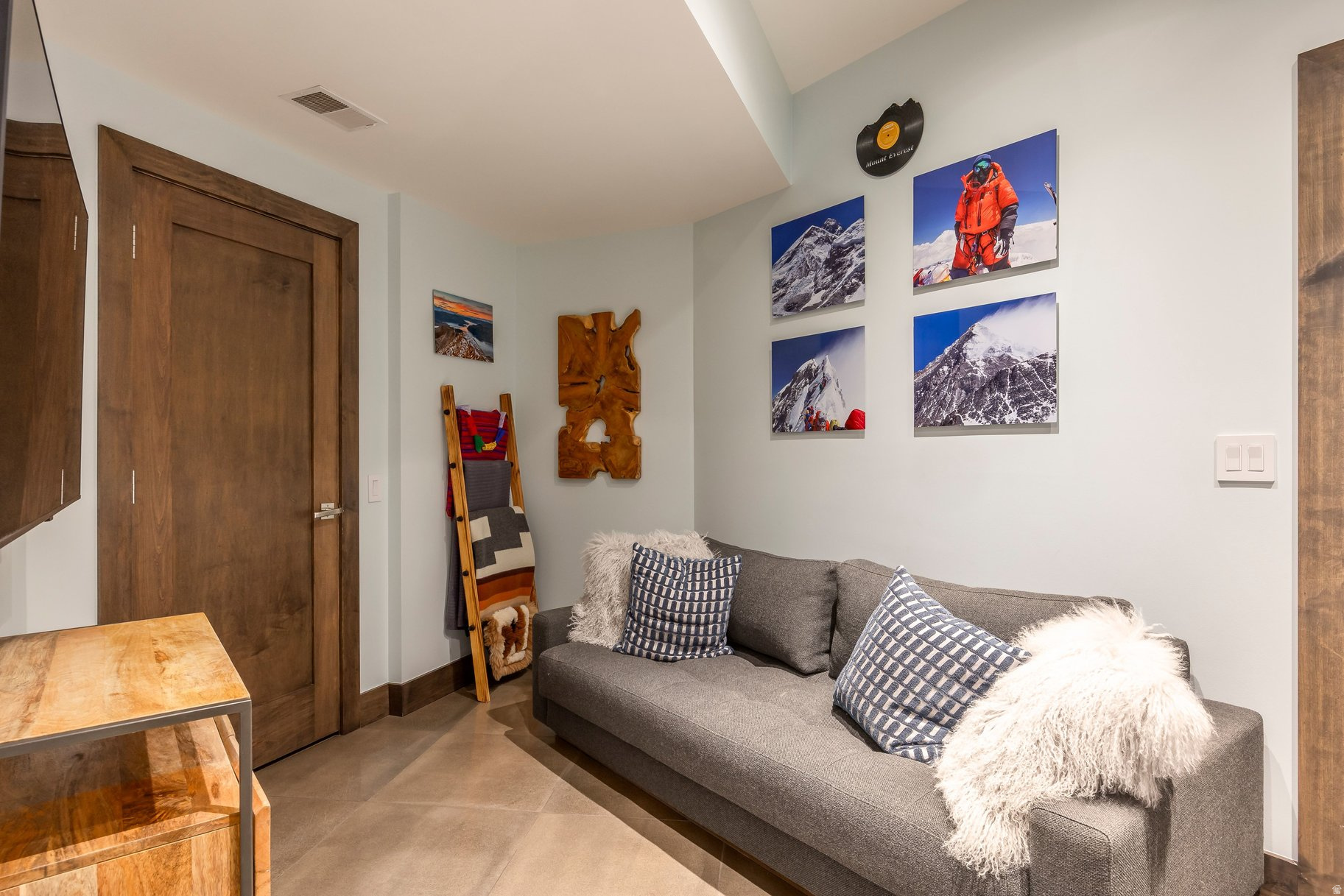 HIDDEN OAKS - Residential