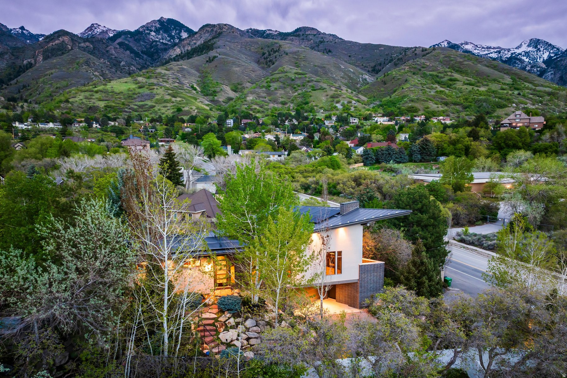 HIDDEN OAKS - Residential