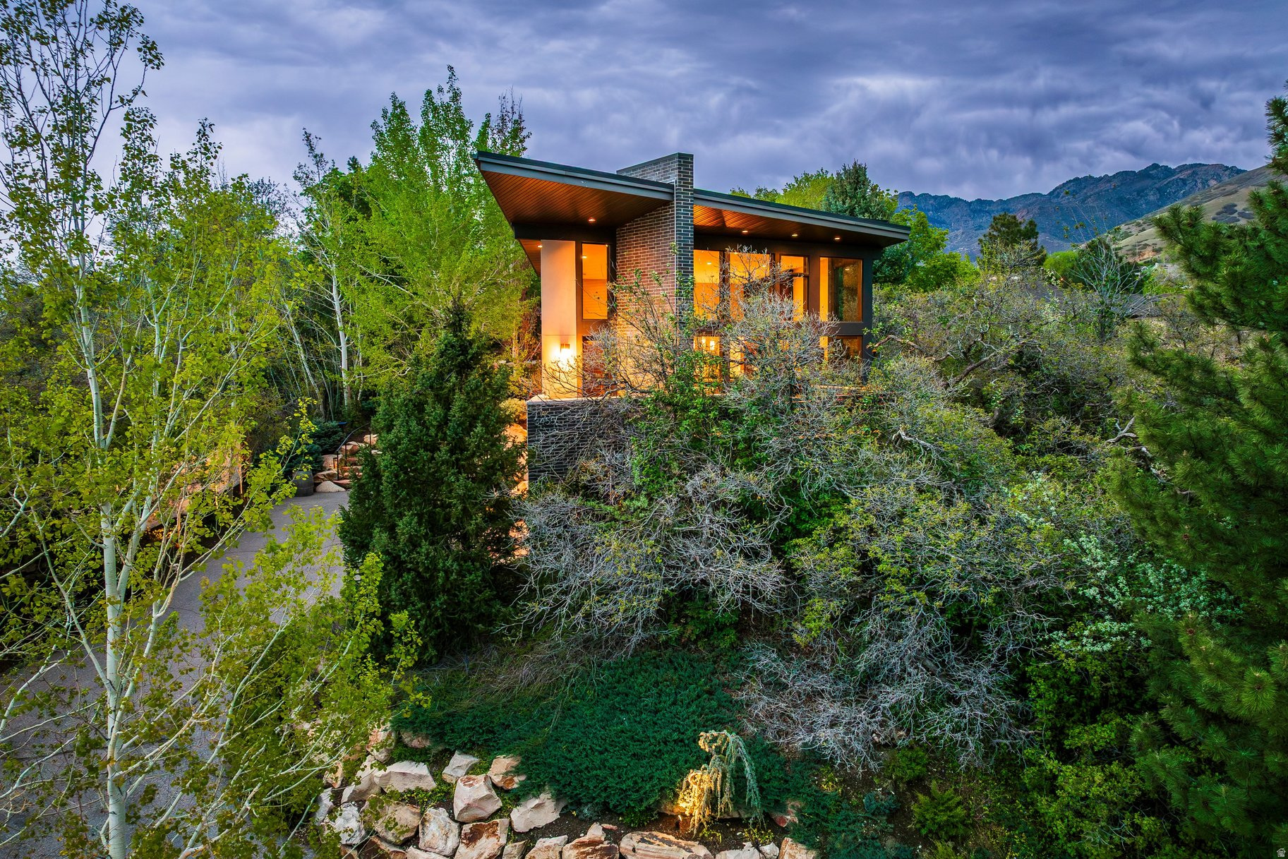 HIDDEN OAKS - Residential