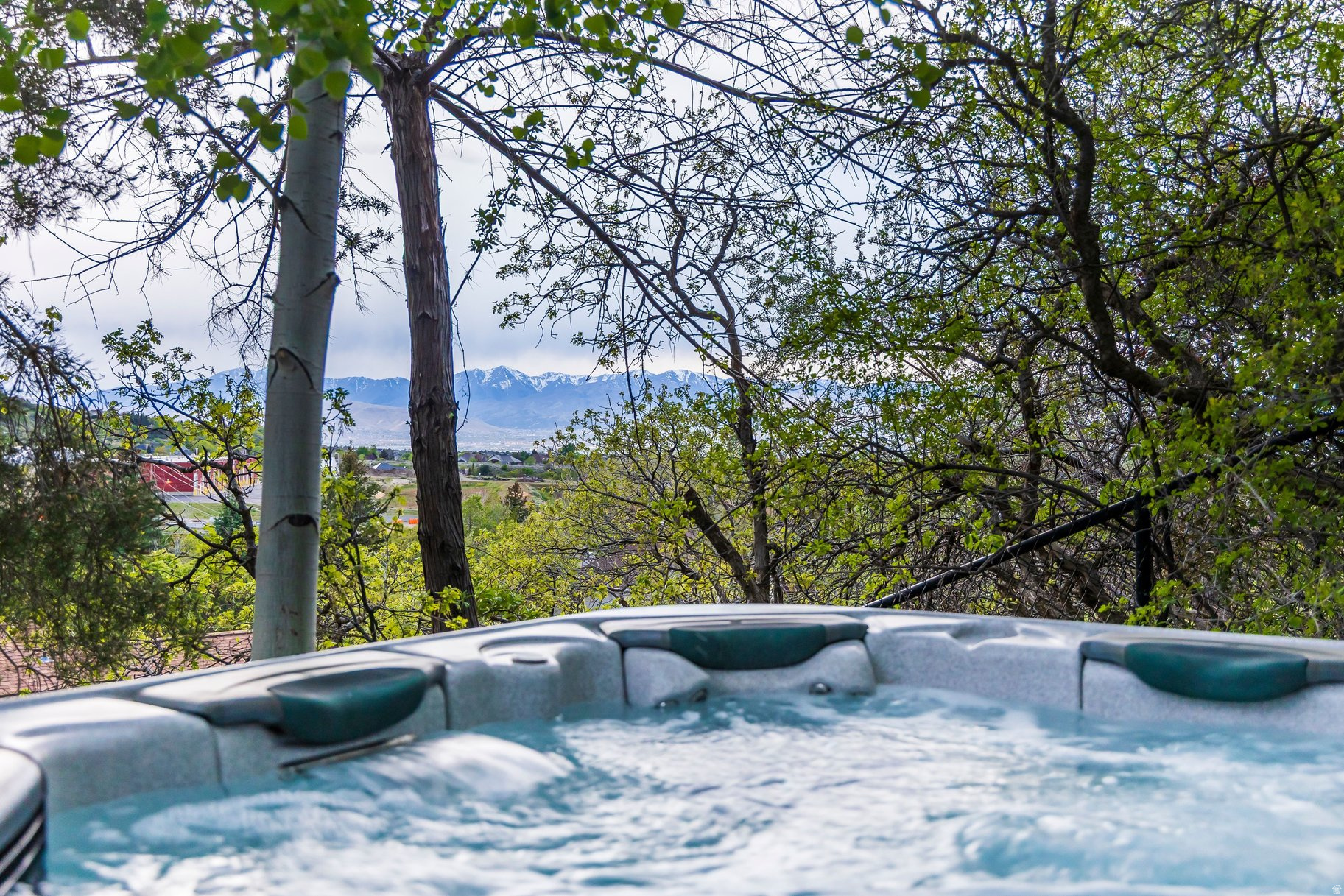 HIDDEN OAKS - Residential