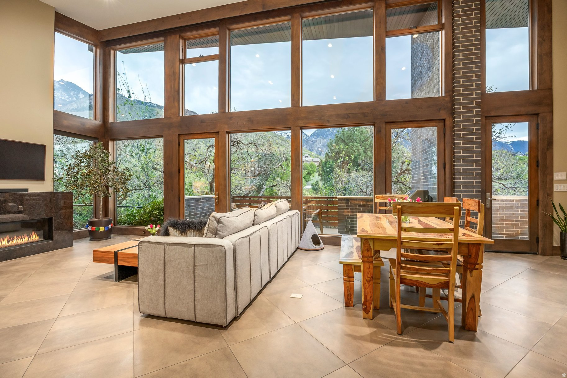 HIDDEN OAKS - Residential