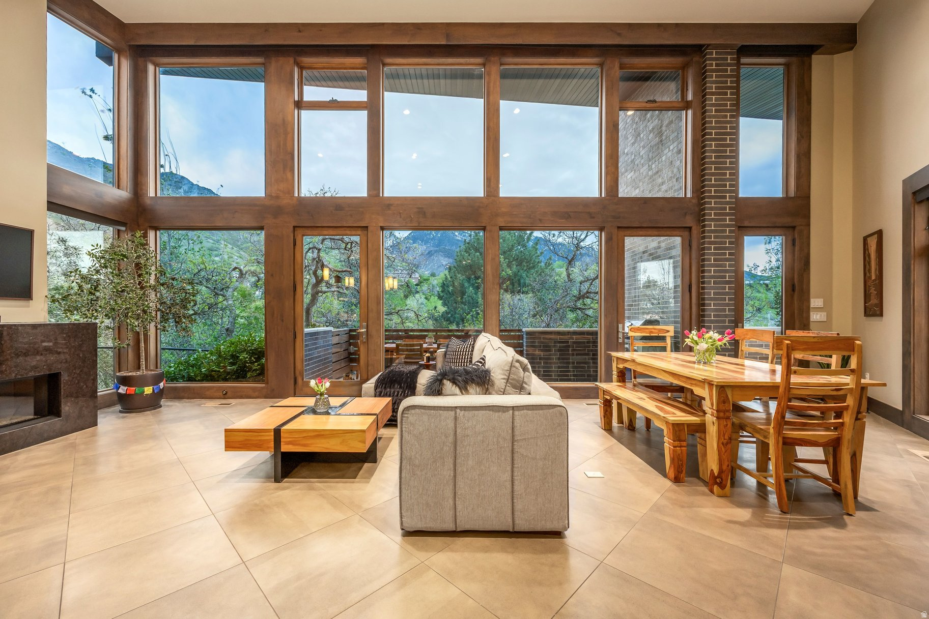 HIDDEN OAKS - Residential