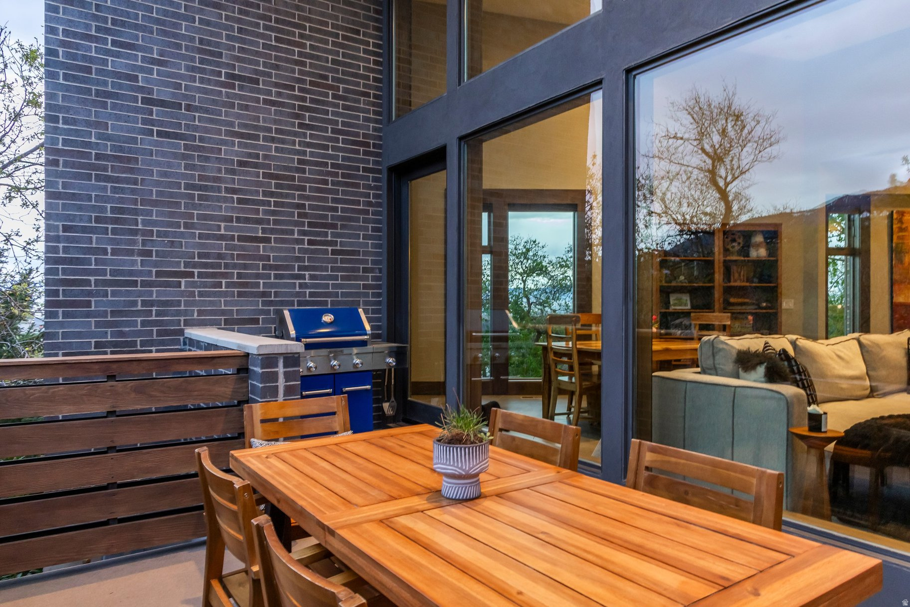 HIDDEN OAKS - Residential