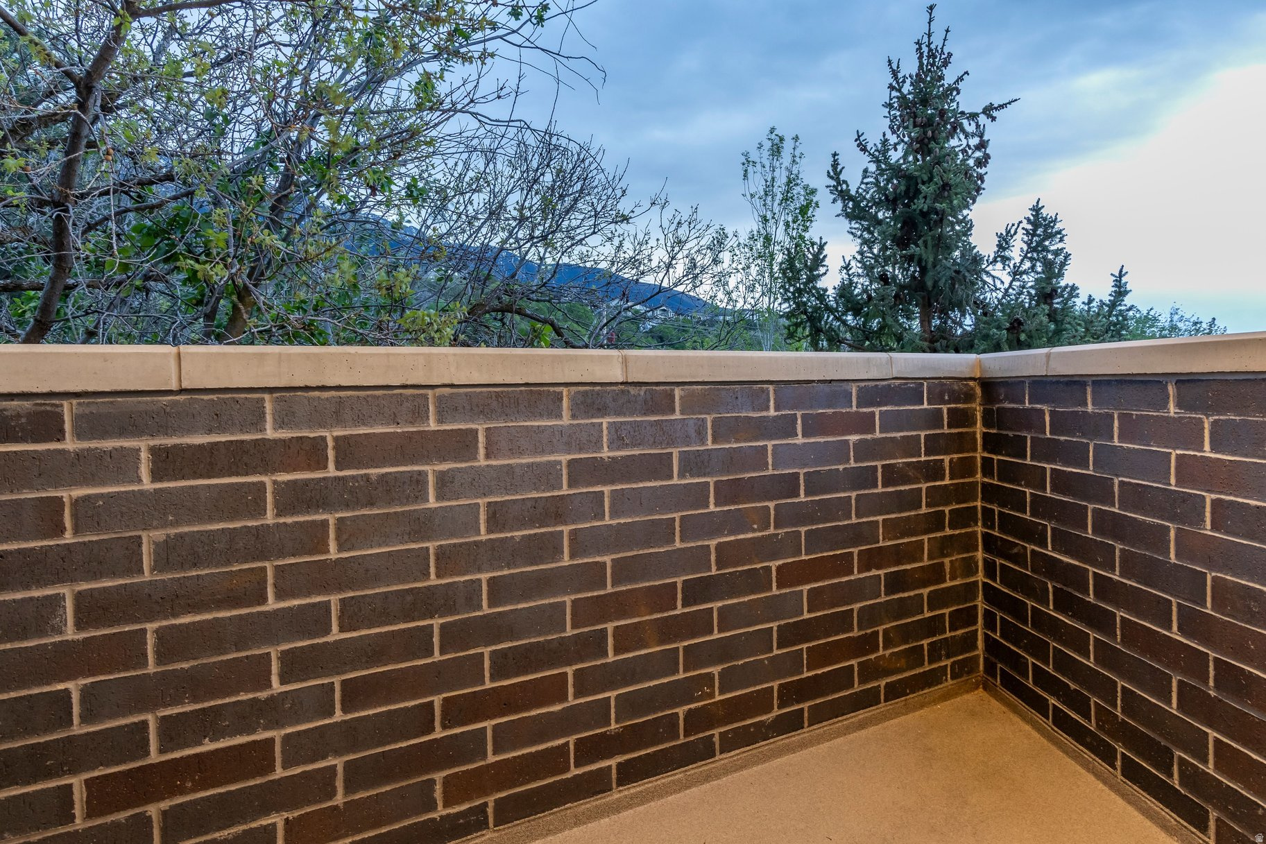 HIDDEN OAKS - Residential