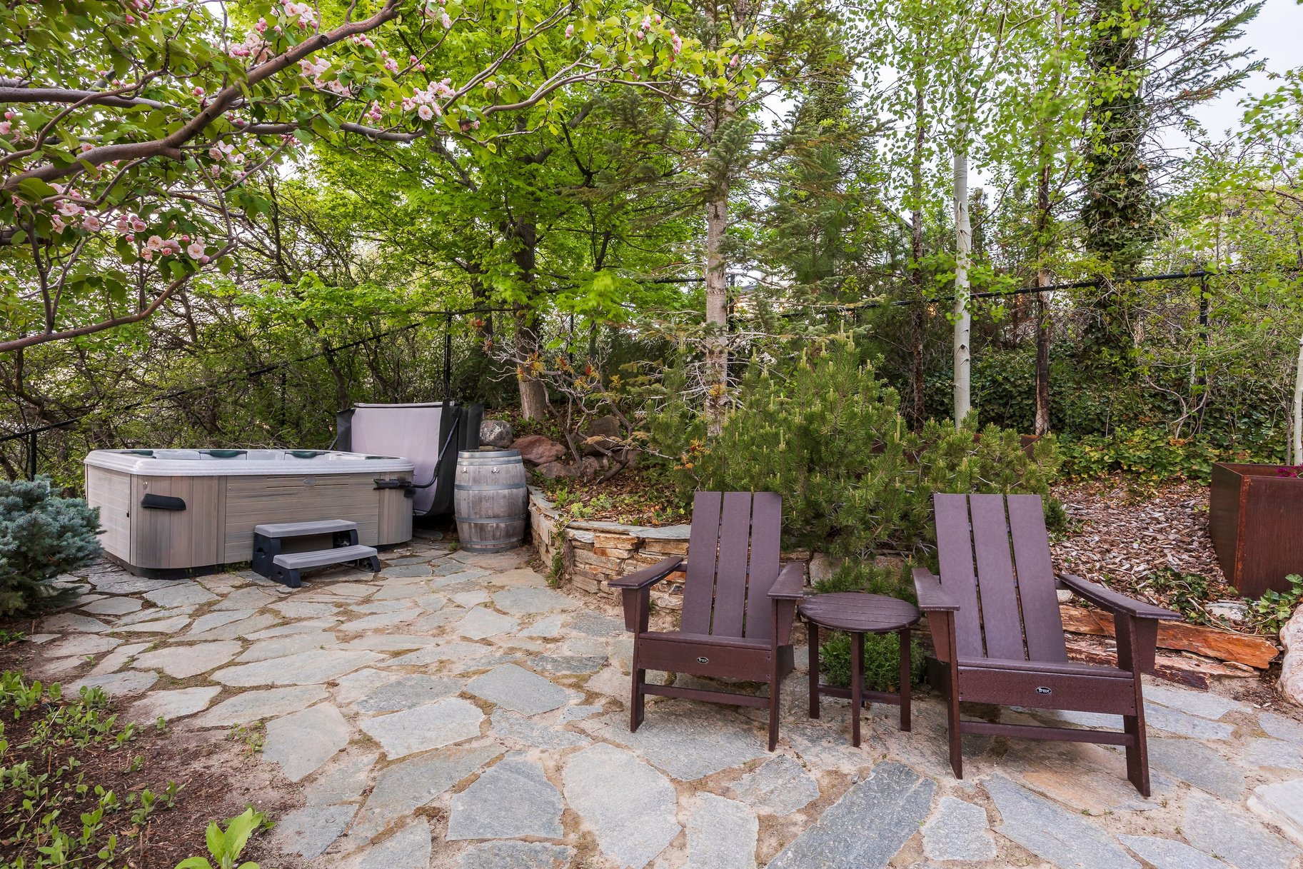 HIDDEN OAKS - Residential