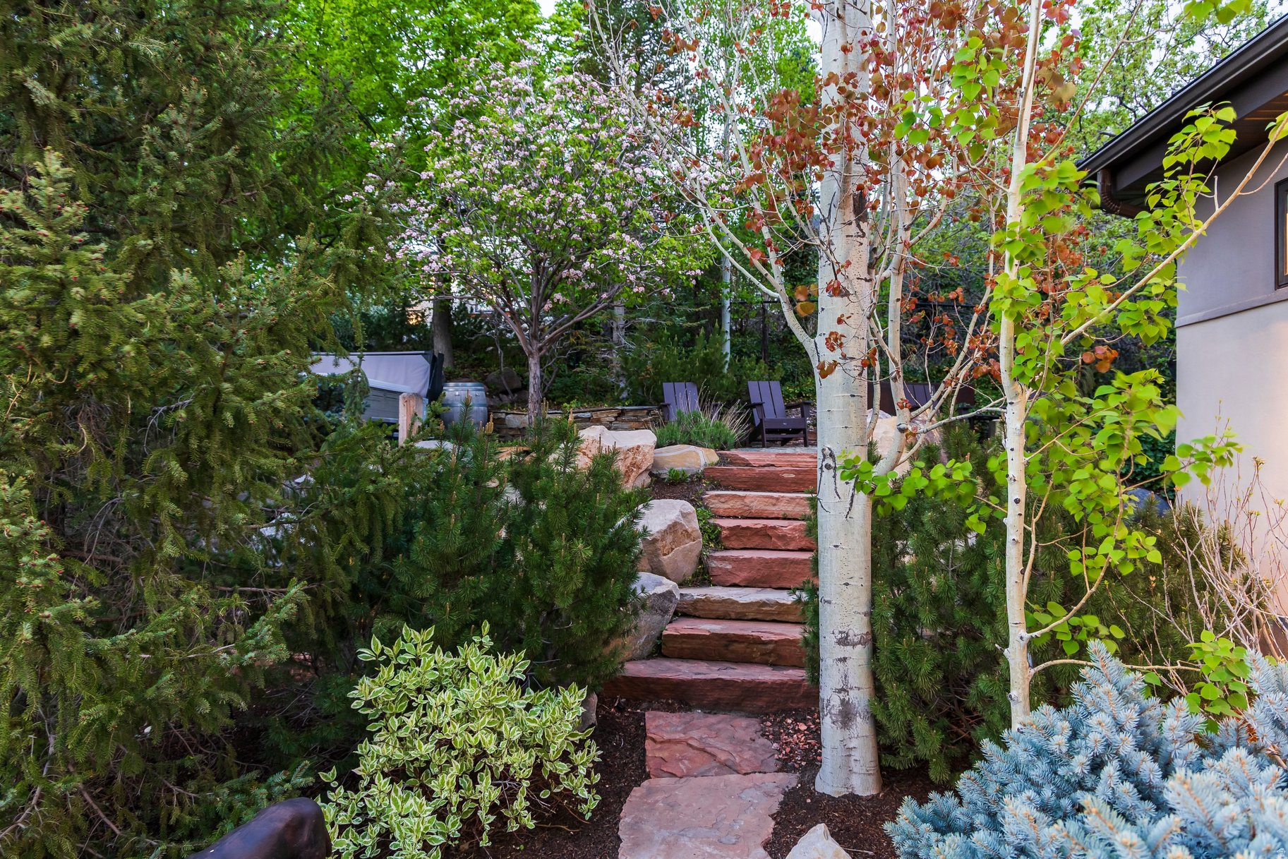 HIDDEN OAKS - Residential