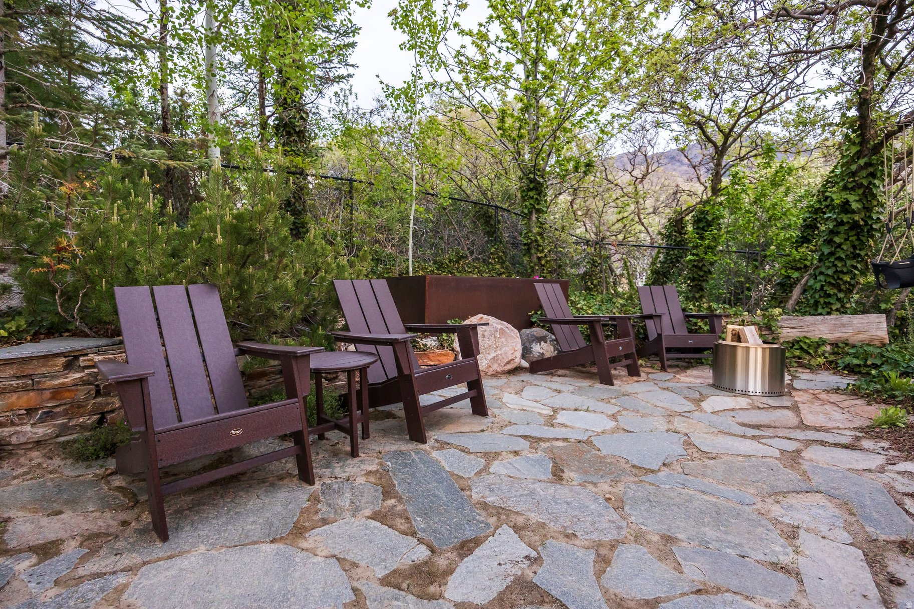 HIDDEN OAKS - Residential