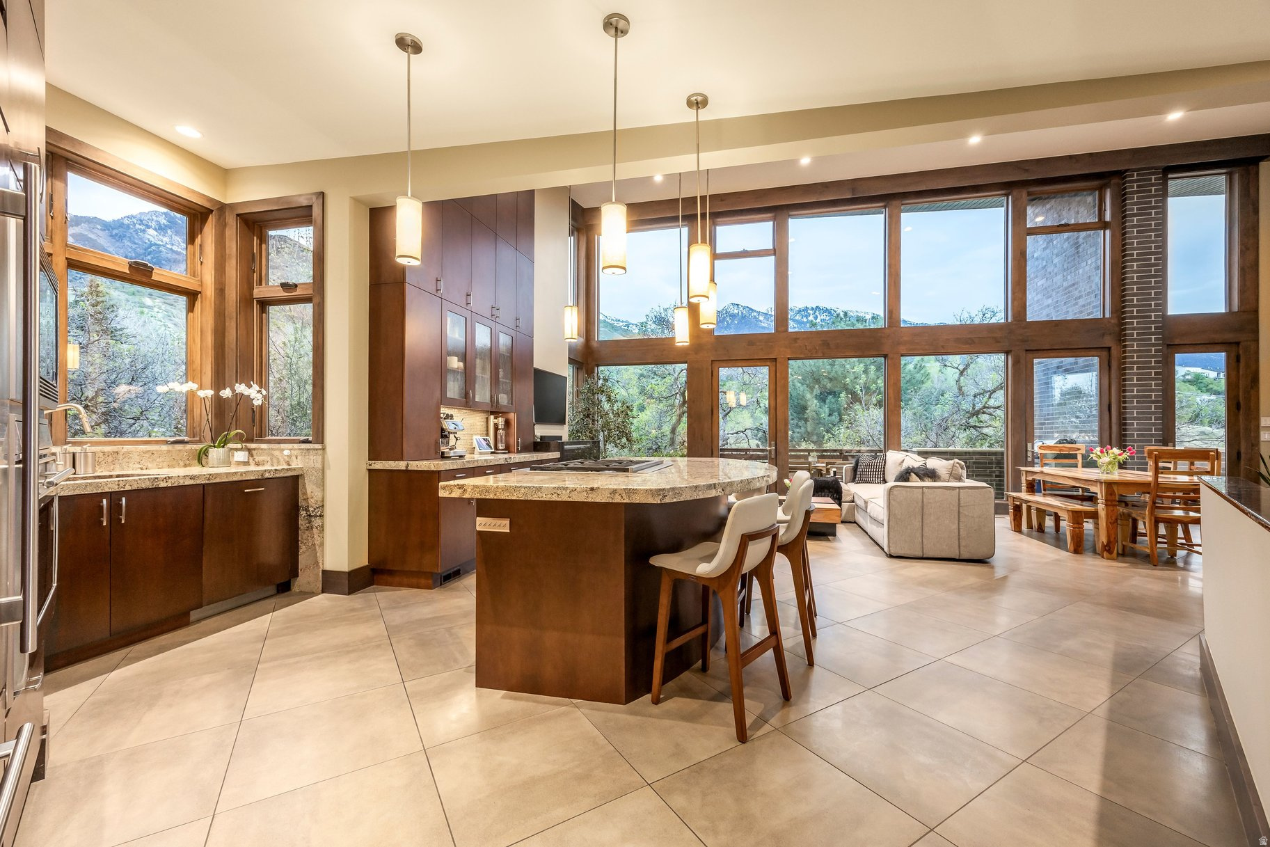 HIDDEN OAKS - Residential