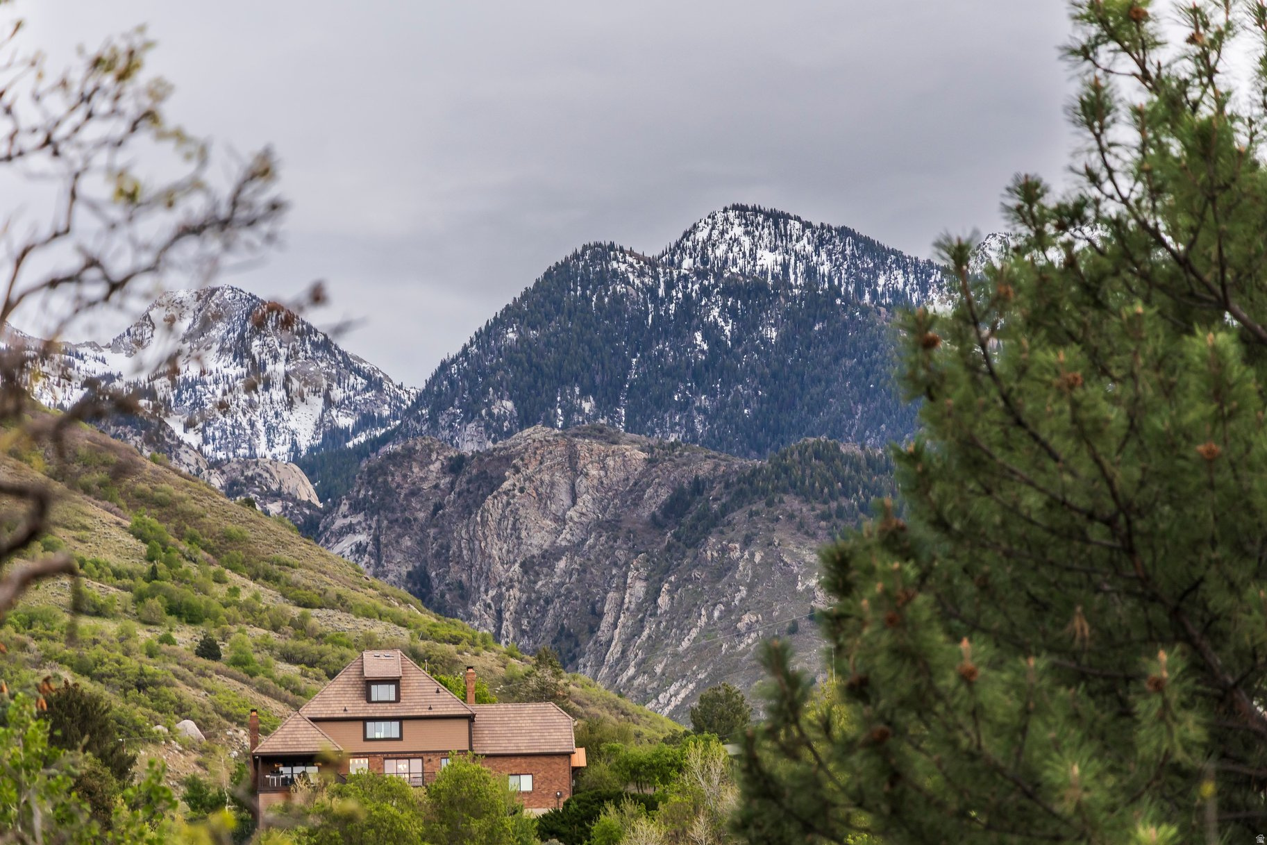 HIDDEN OAKS - Residential