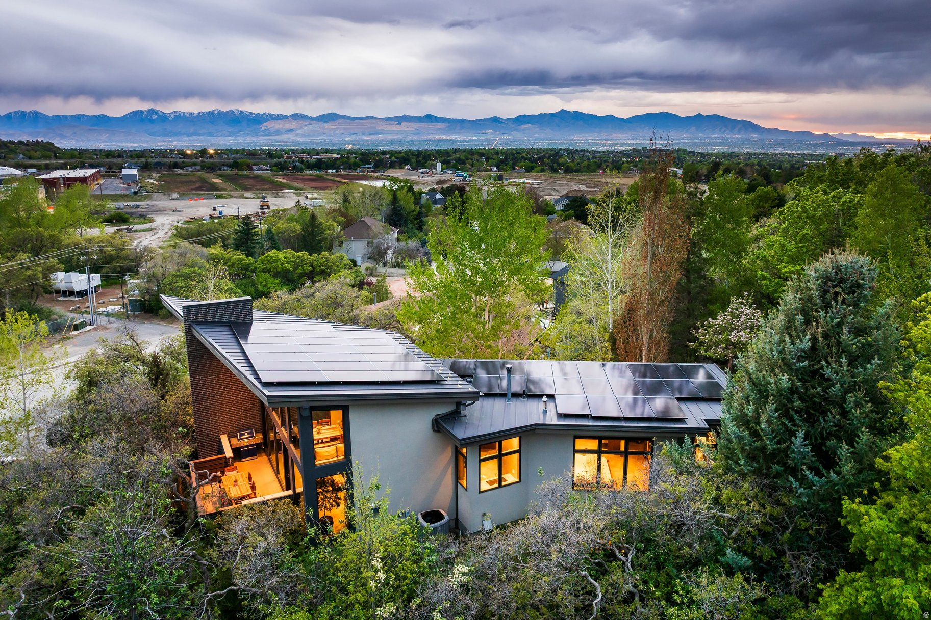 HIDDEN OAKS - Residential