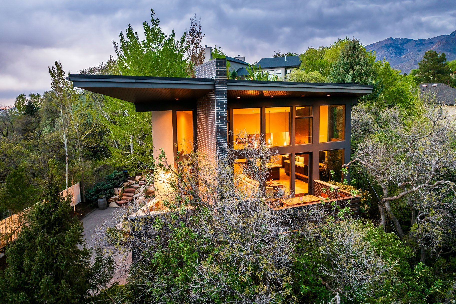 HIDDEN OAKS - Residential