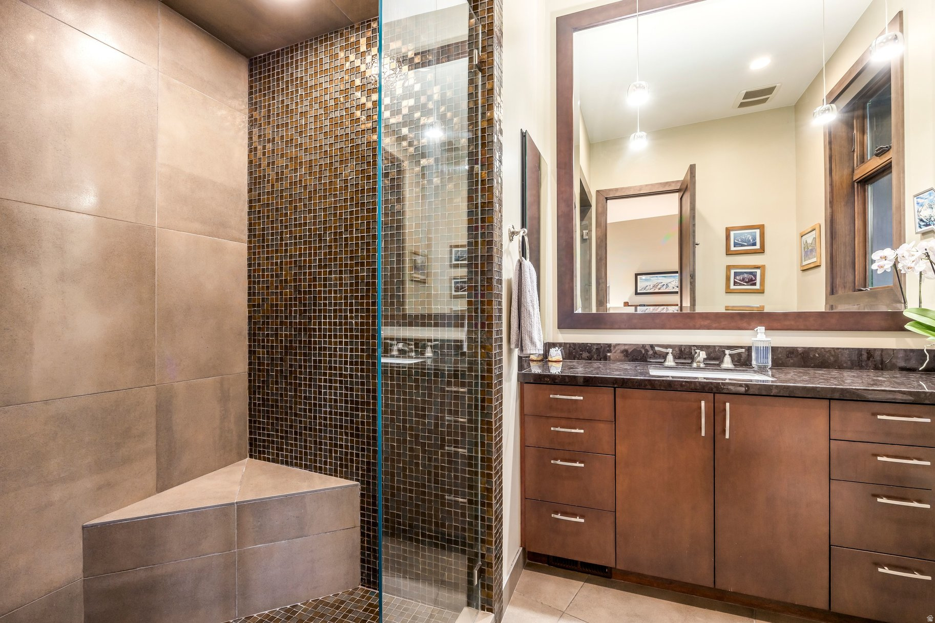 HIDDEN OAKS - Residential