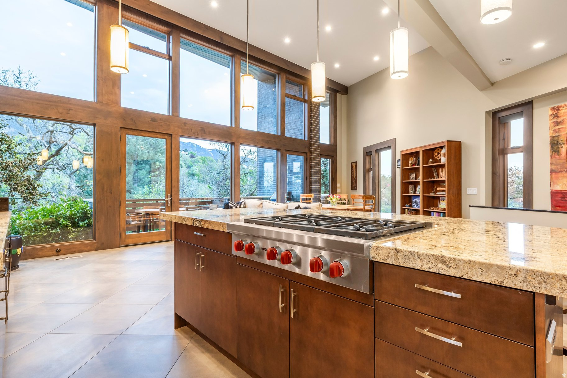 HIDDEN OAKS - Residential