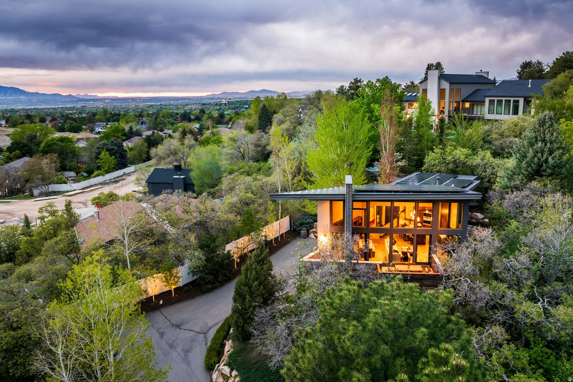 HIDDEN OAKS - Residential