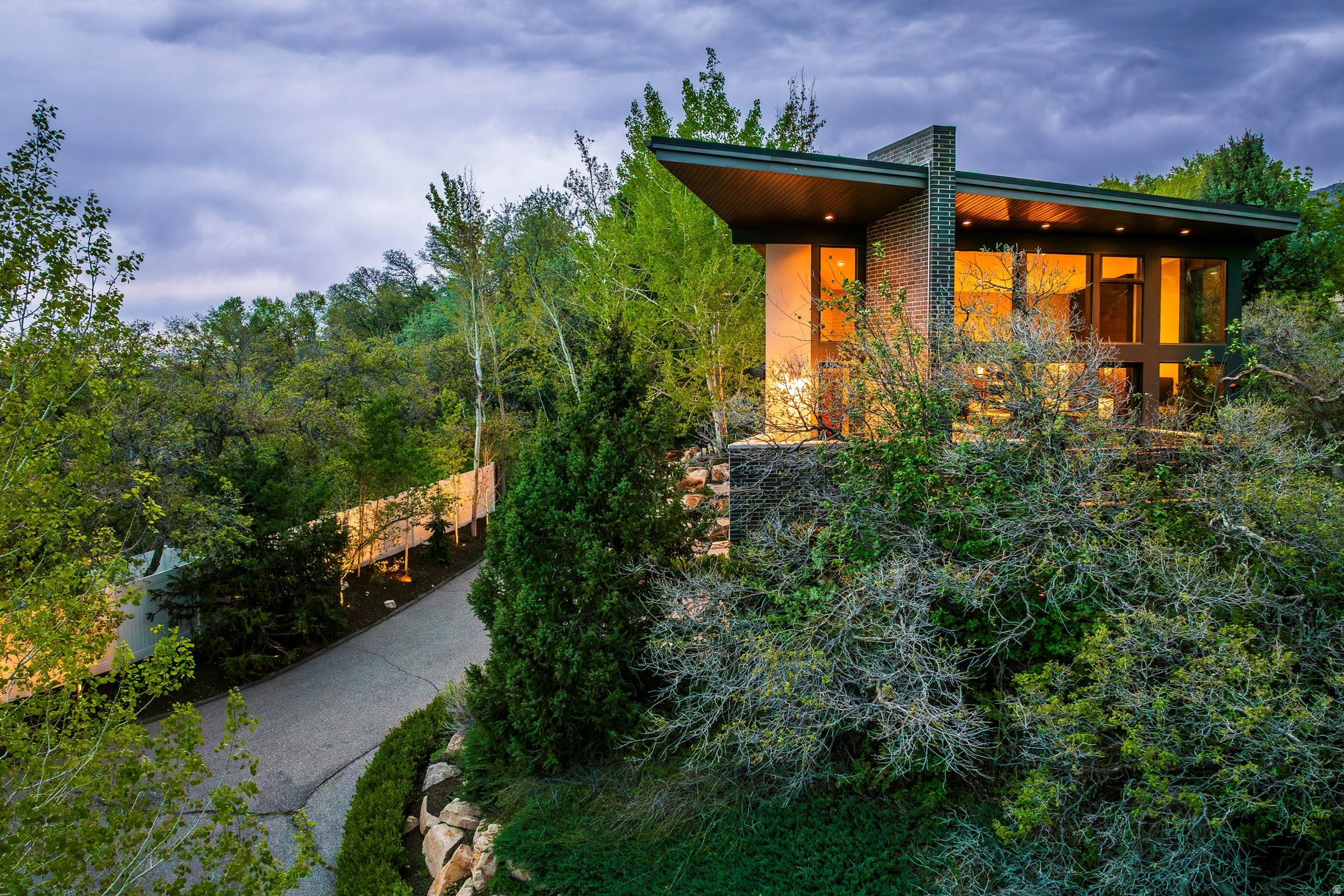 HIDDEN OAKS - Residential