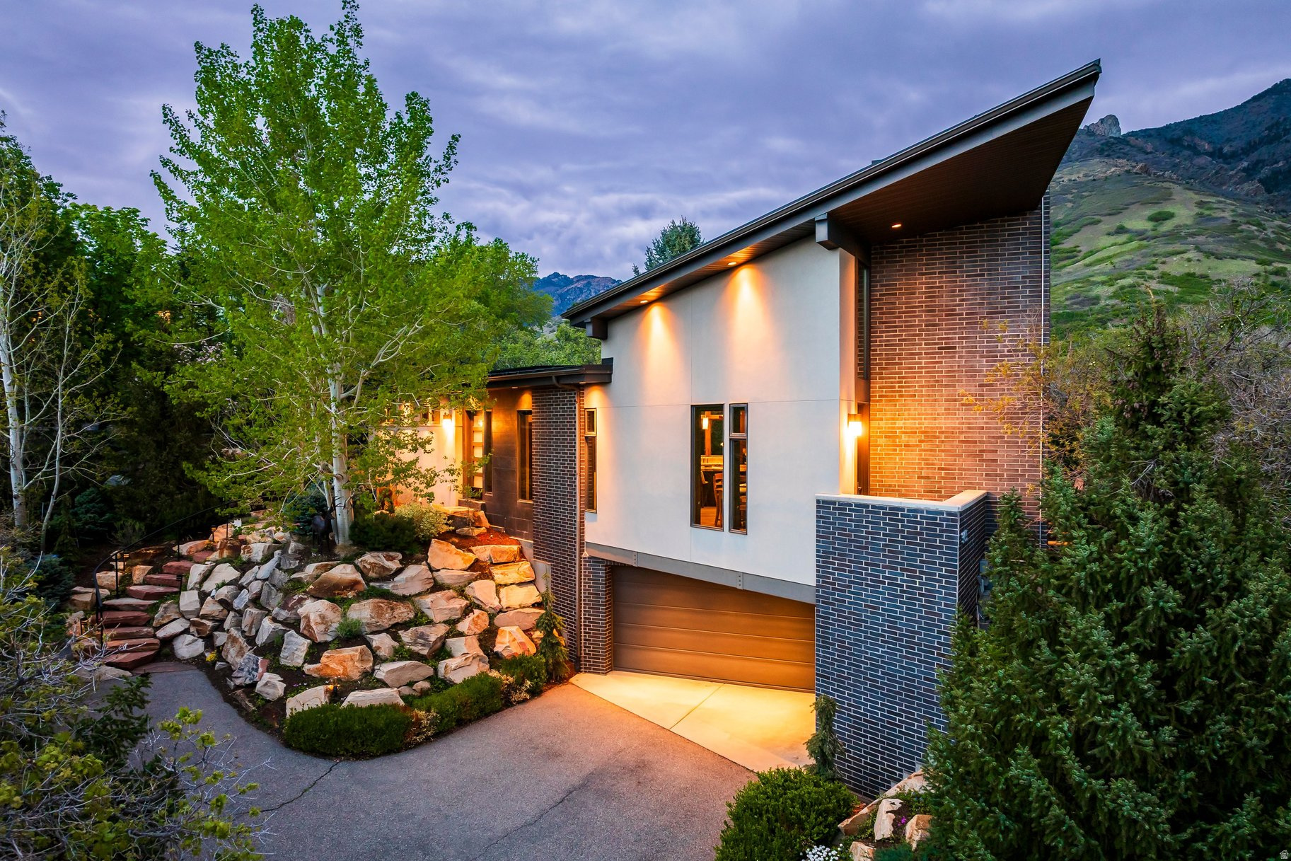 HIDDEN OAKS - Residential