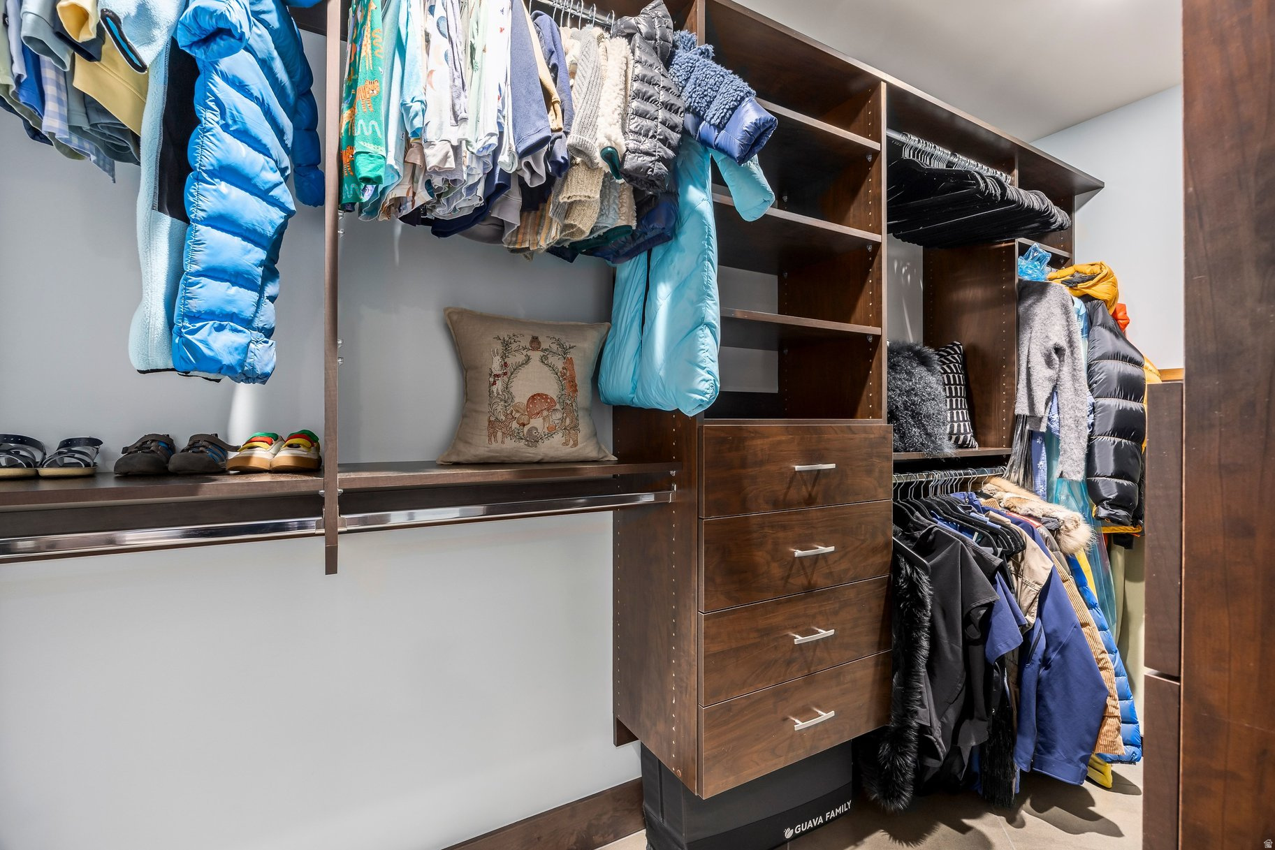 HIDDEN OAKS - Residential