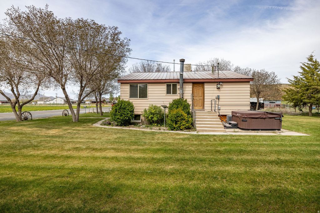 Photo of 11700 N 9200 W, Tremonton, UT 84337 (MLS # 2152592)