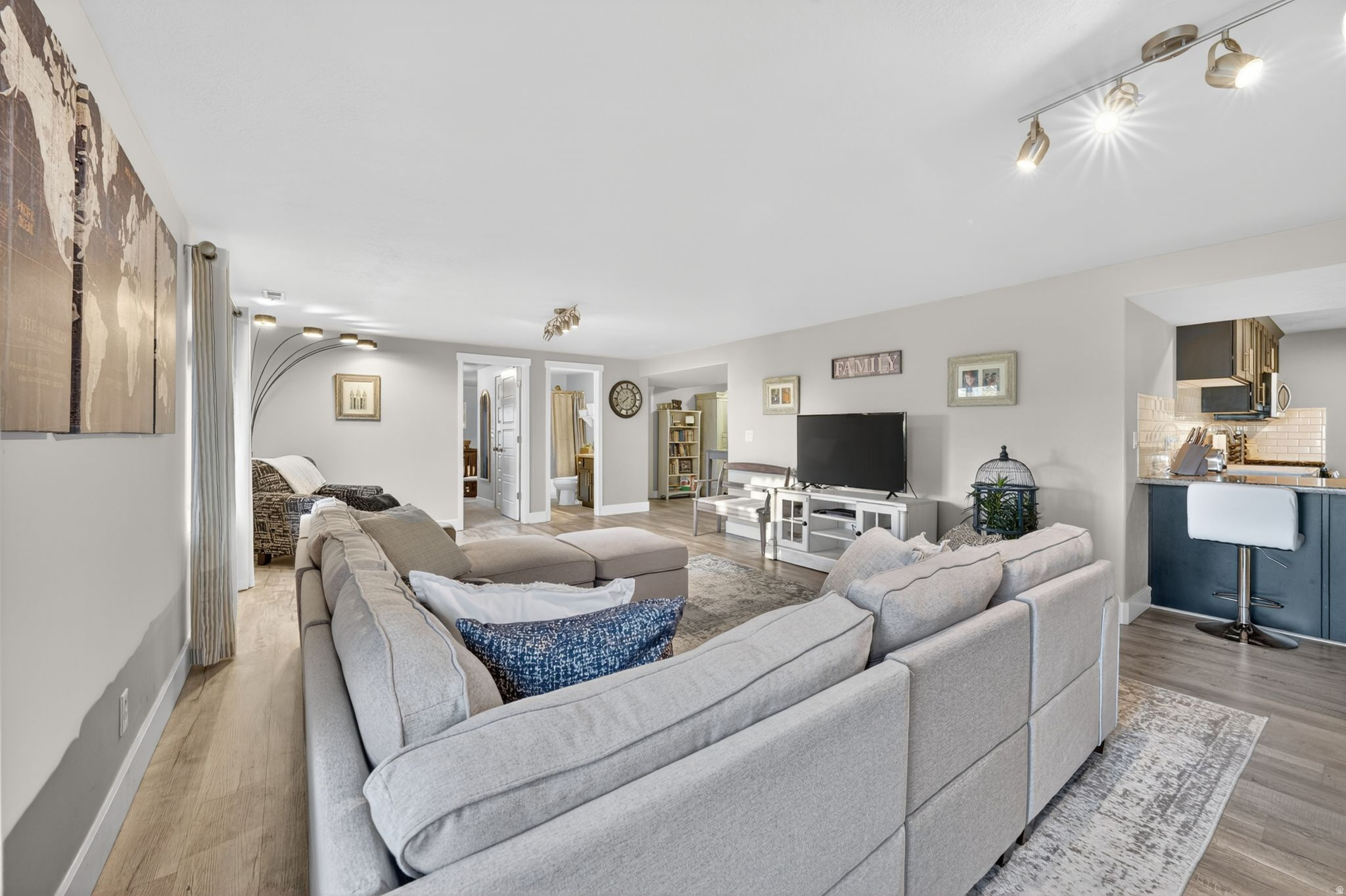 JORDAN HEIGHTS - Residential