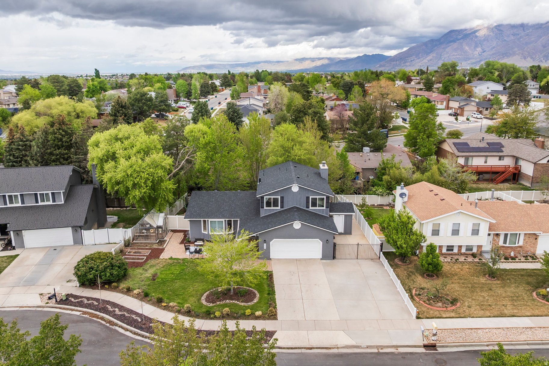 PARK CREST - Residential