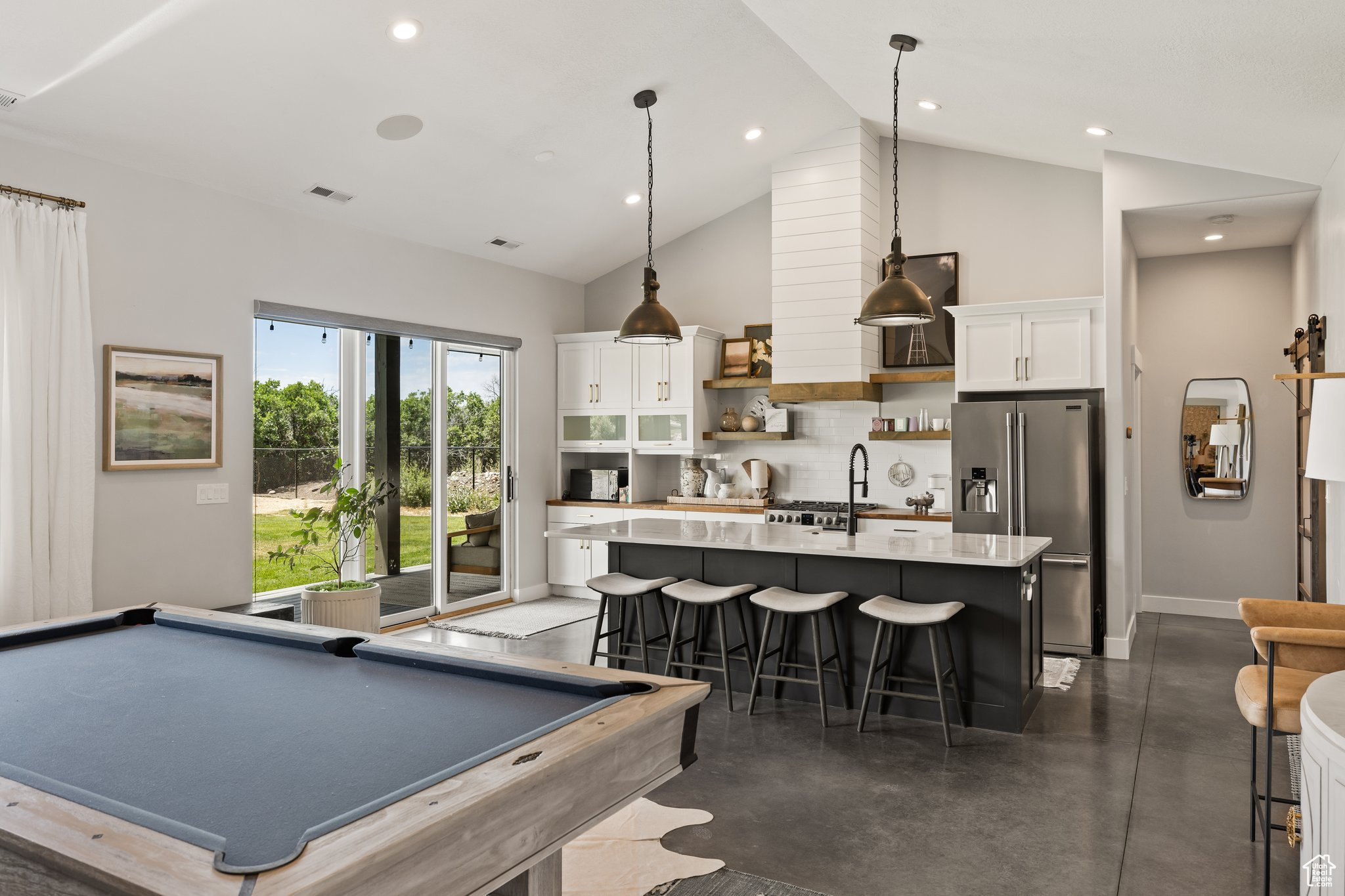 LAKE CRE - Residential