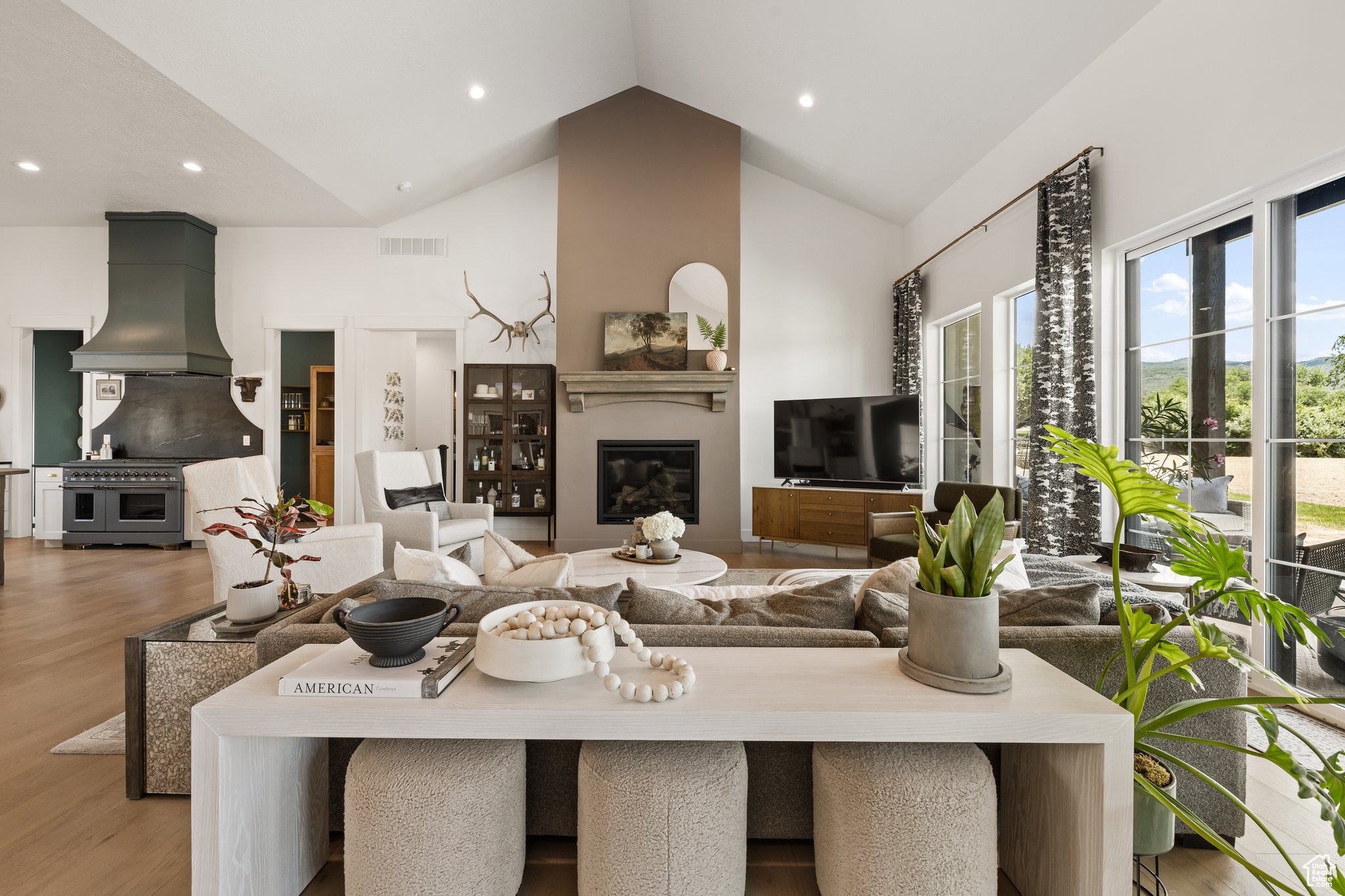 LAKE CRE - Residential