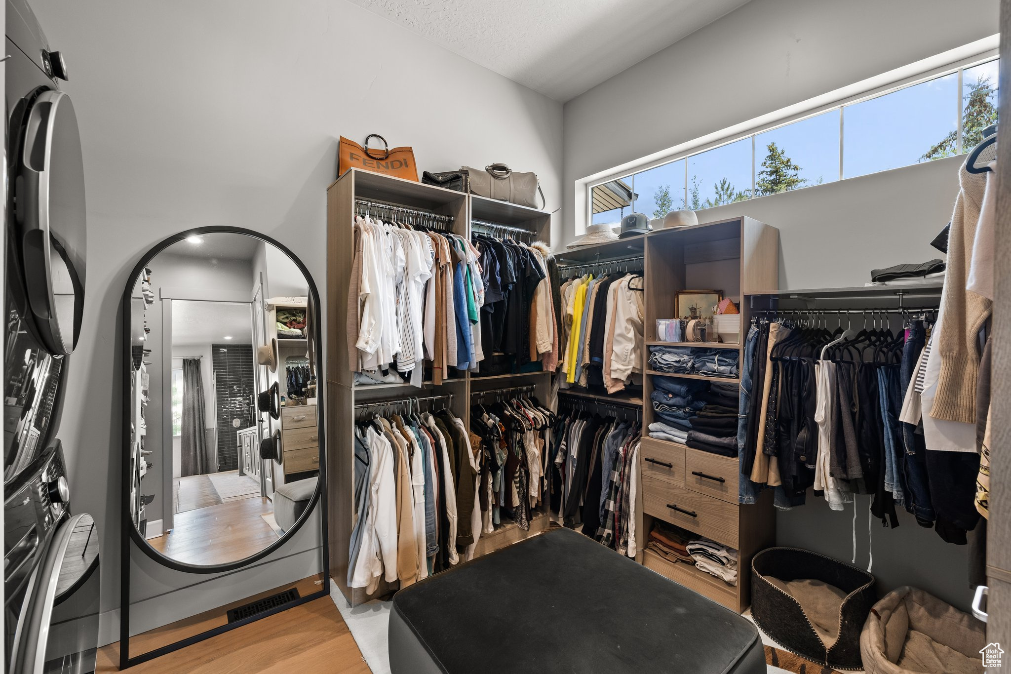 LAKE CRE - Residential