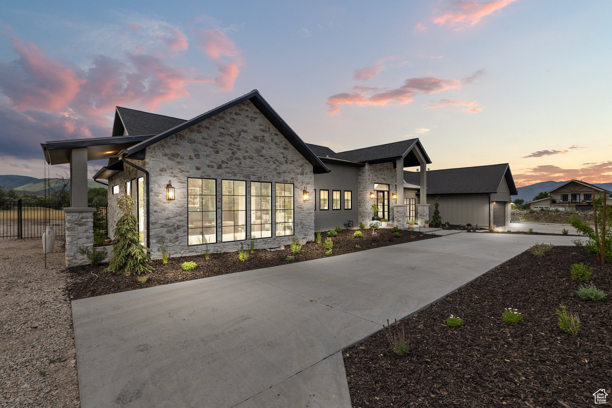 LAKE CRE - Residential