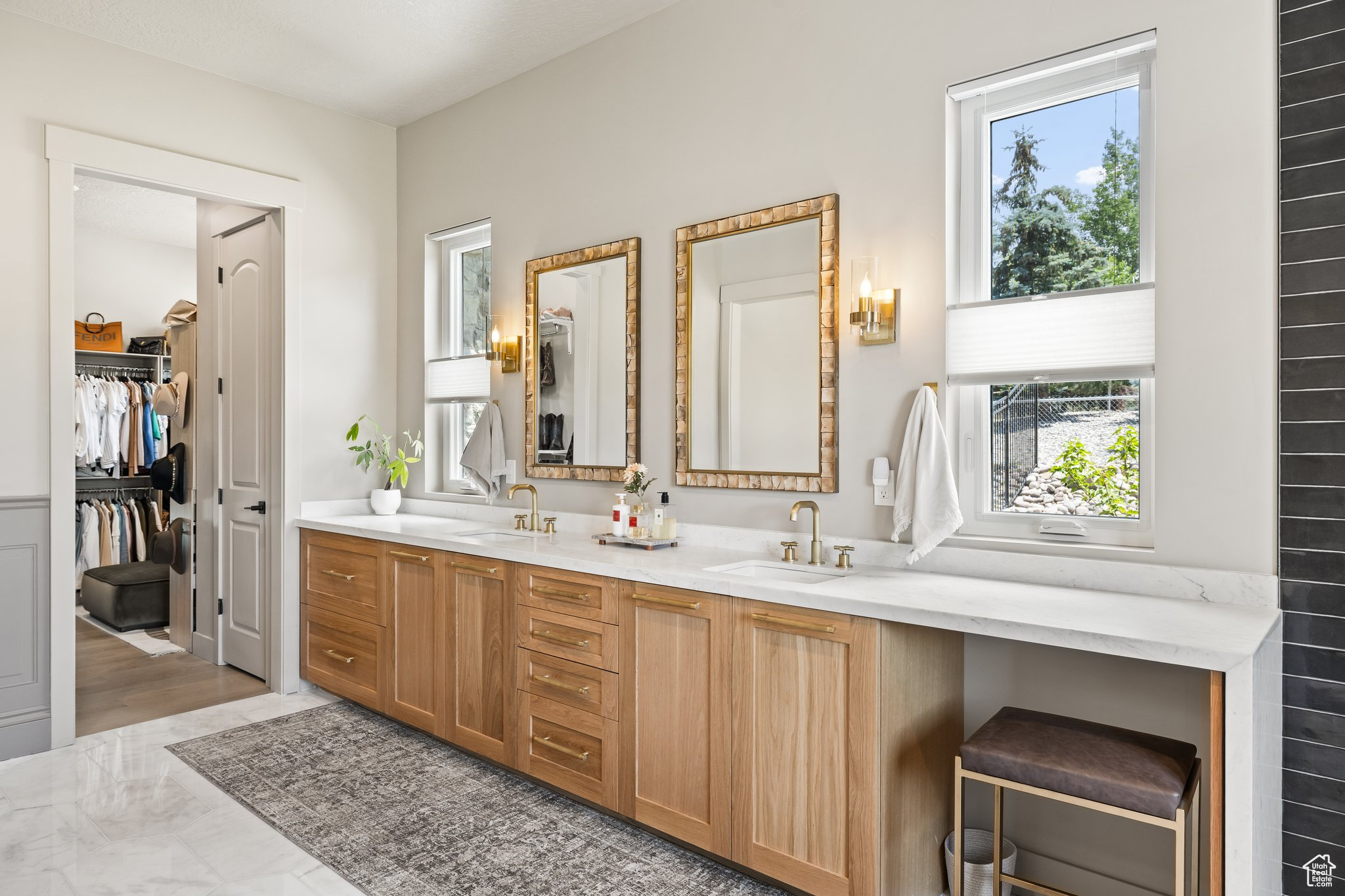 LAKE CRE - Residential